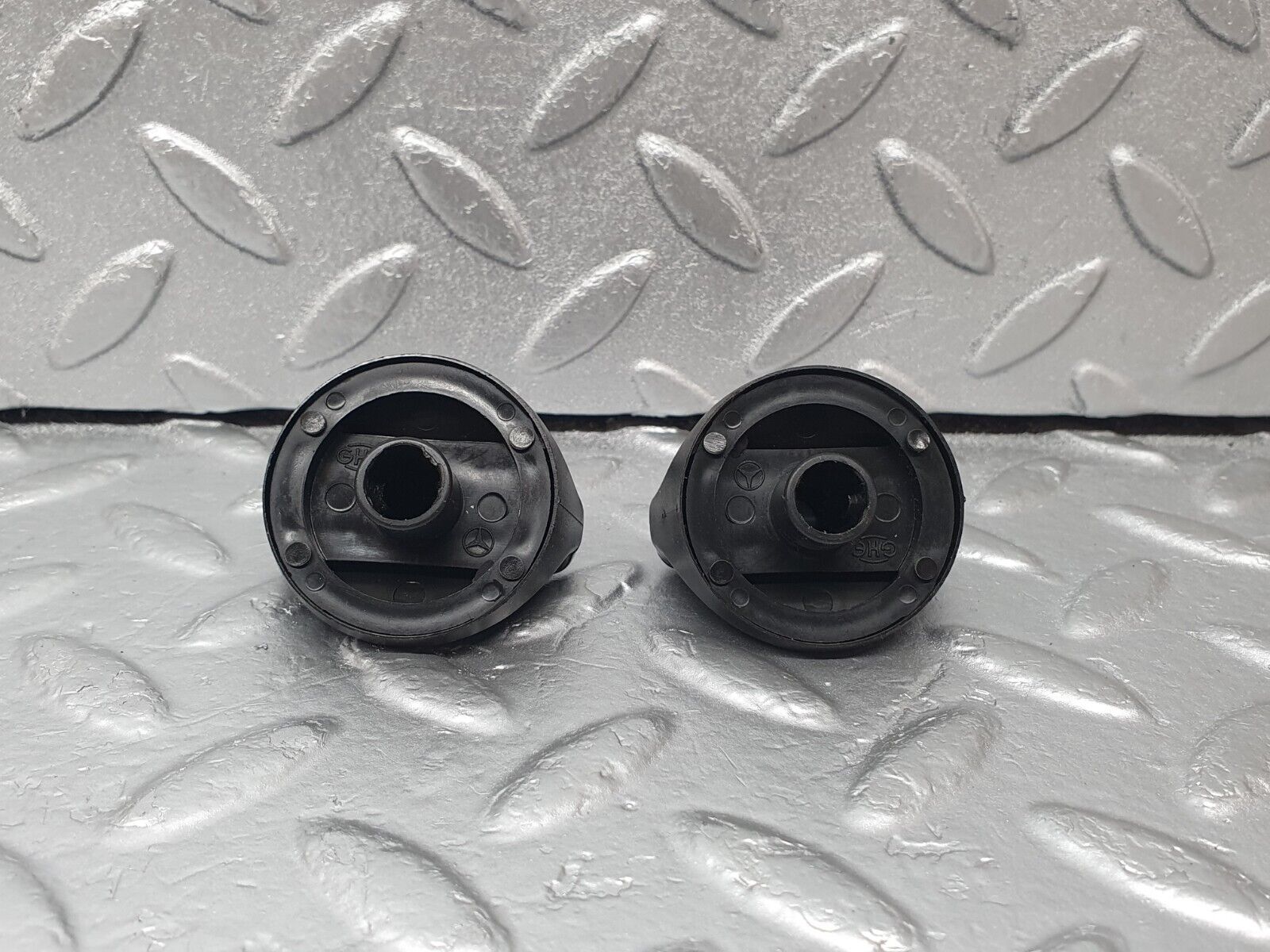 43658 Mercedes-Benz C126 380SEC Coupe Heater Control Knob Pair