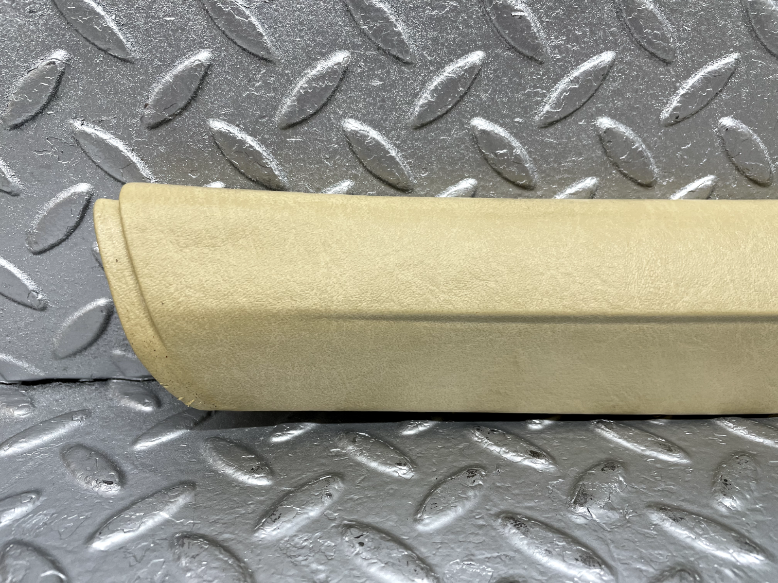 44255 Mercedes-Benz W123 280E A Pillar Cover Panel Right Side Beige