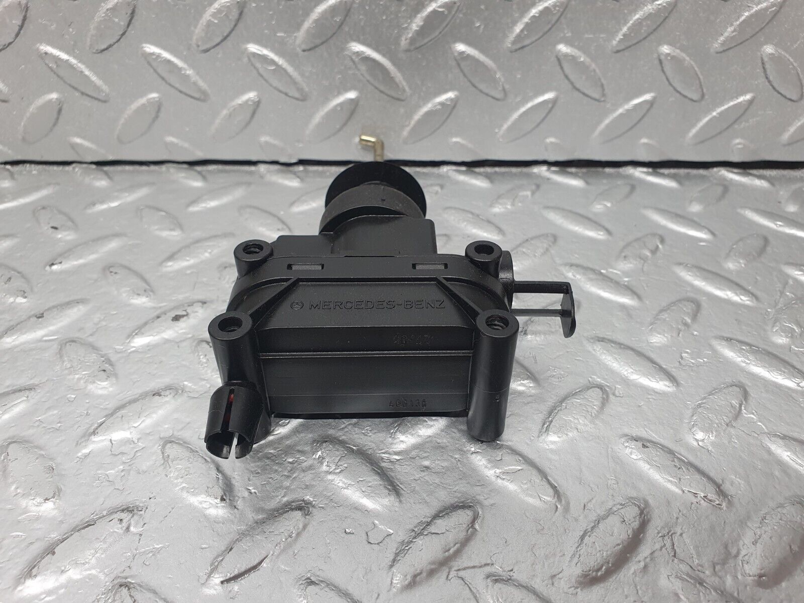 42479 Mercedes-Benz R129 320SL Coupe Left Door Lock Vacuum Actuator