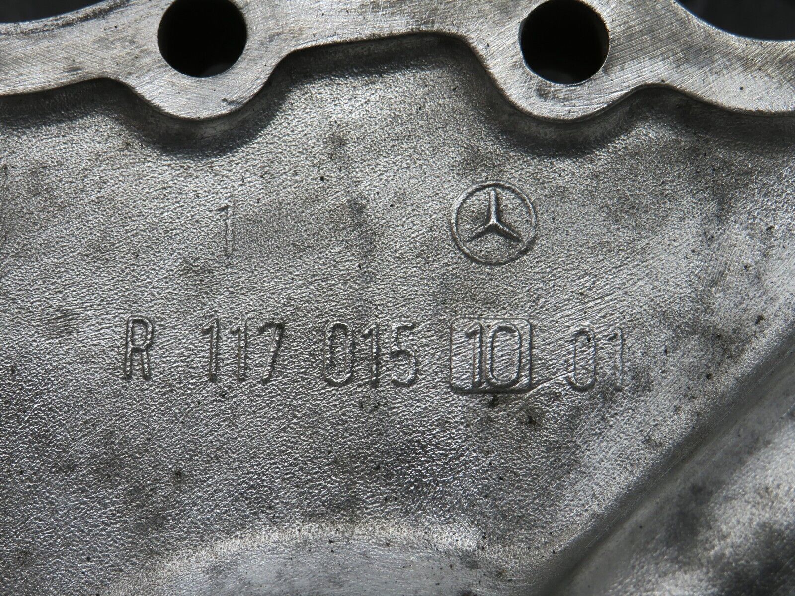 32965 Mercedes-Benz C107 R107 450 V8 Timing Chain Cover 1170151001