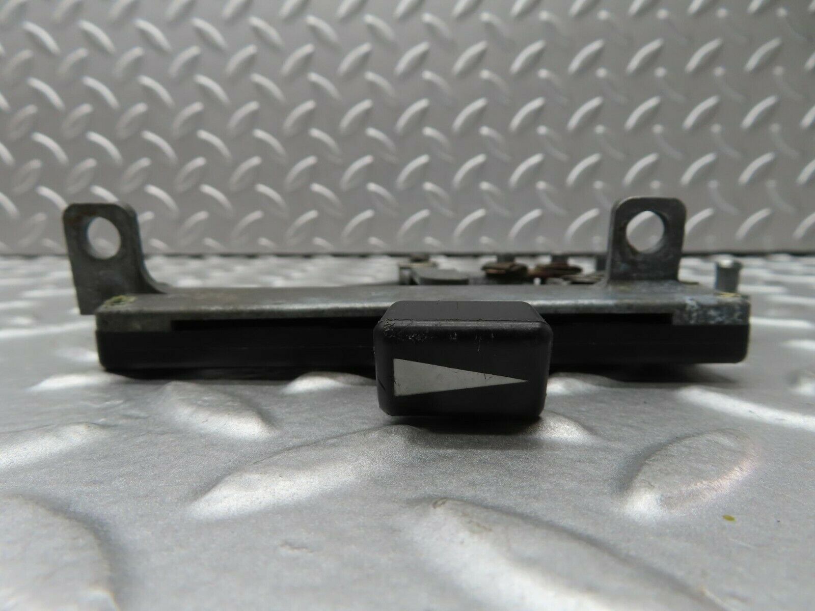 15607 Mercedes-Benz R107 450SL Air Vent Control Lever Right 1078300485