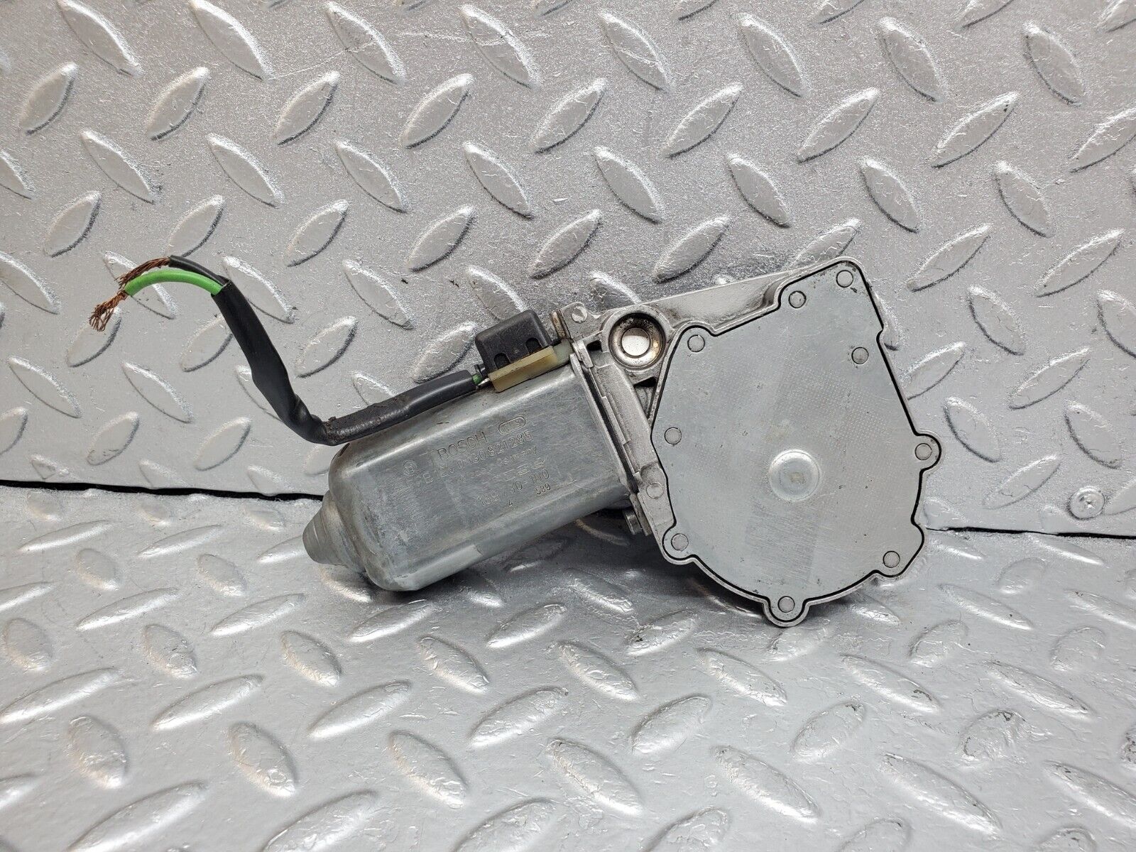 44795 Mercedes-Benz W124 220E Window Regulator Motor Right Bosch 0130821285