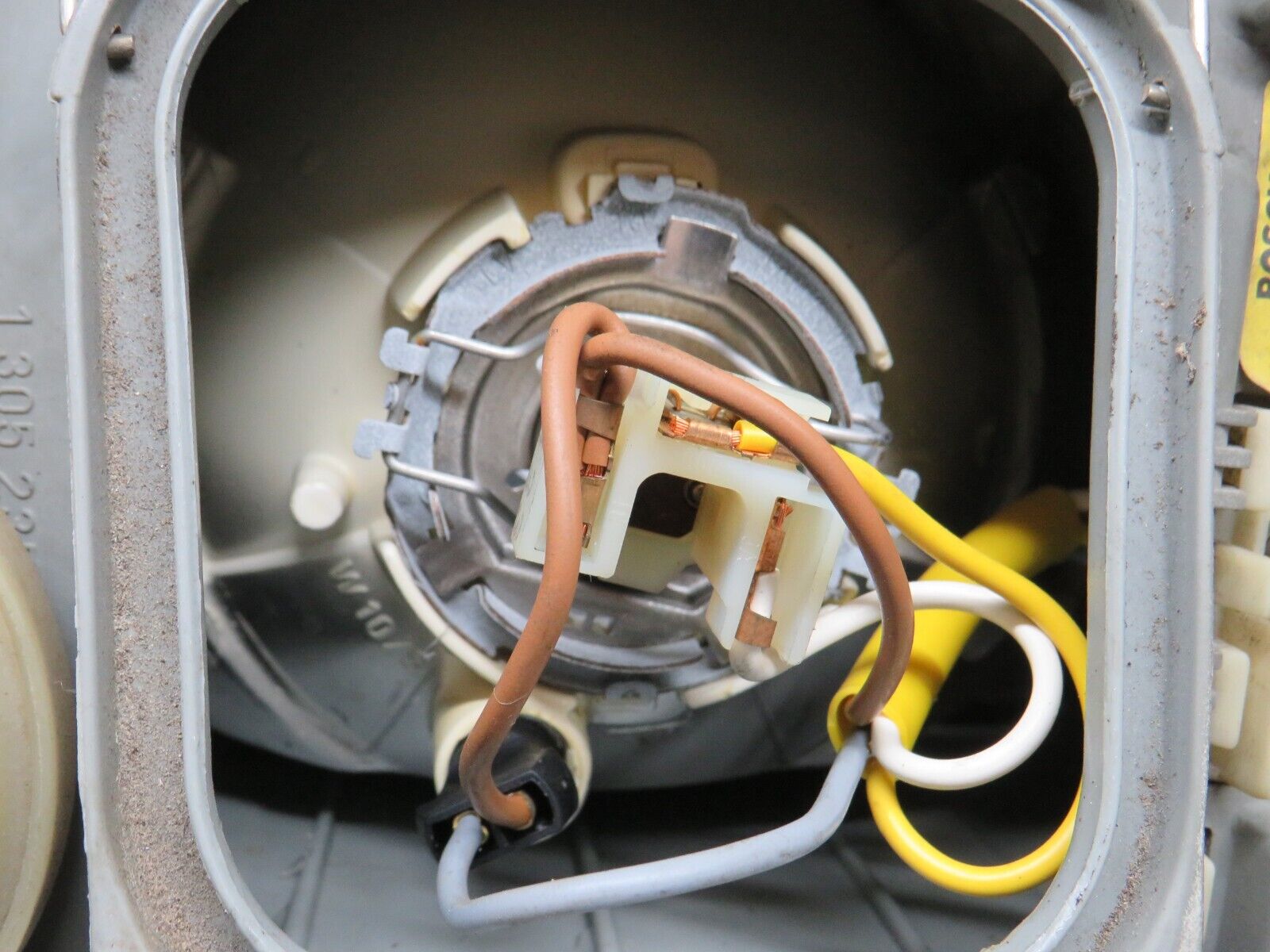 39629 Mercedes-Benz R129 320SL Headlight Bosch Right 0301090702 1298203861