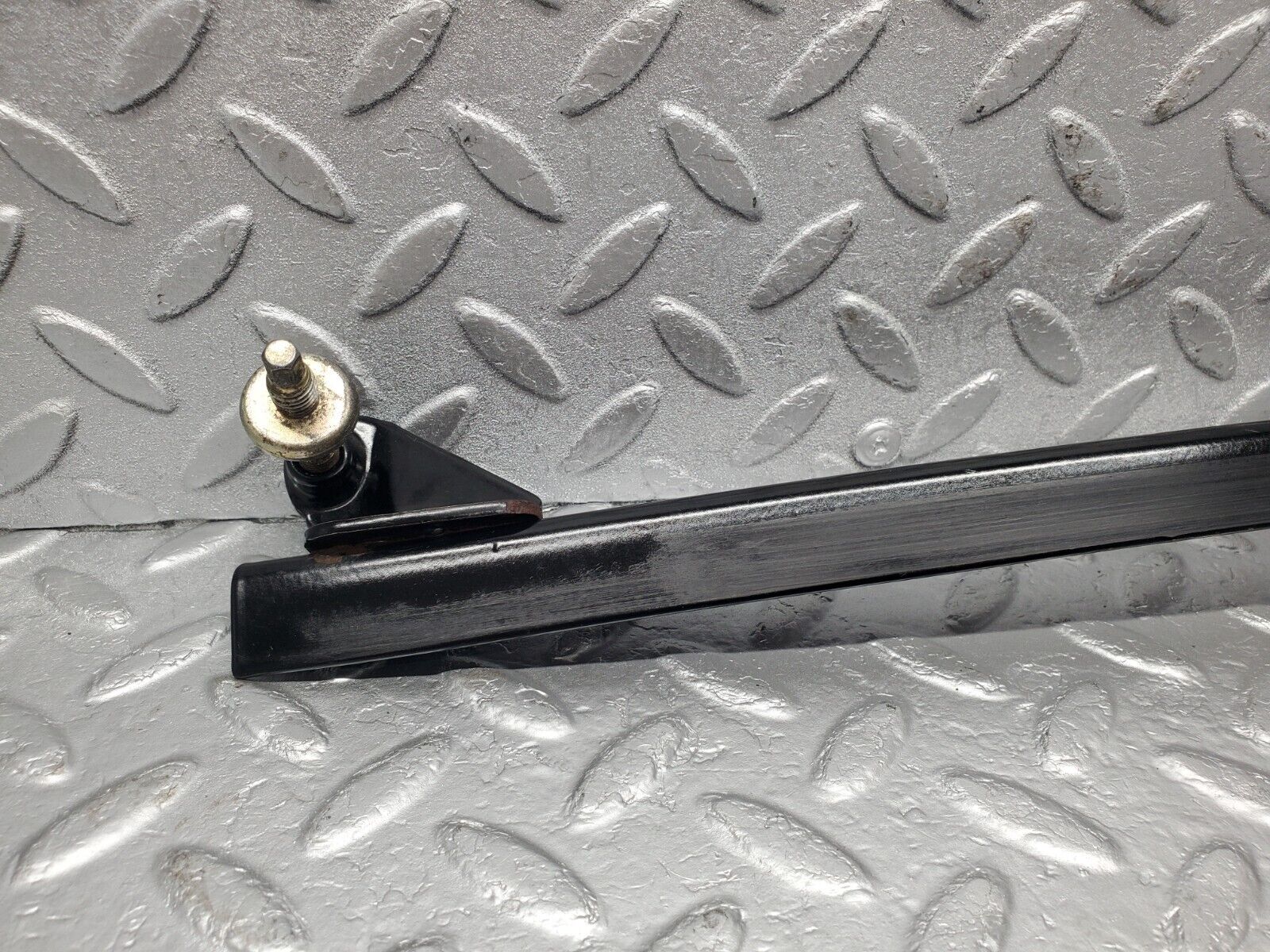 46761 Mercedes-Benz R129 320SL Coupe Front Right Window Channel