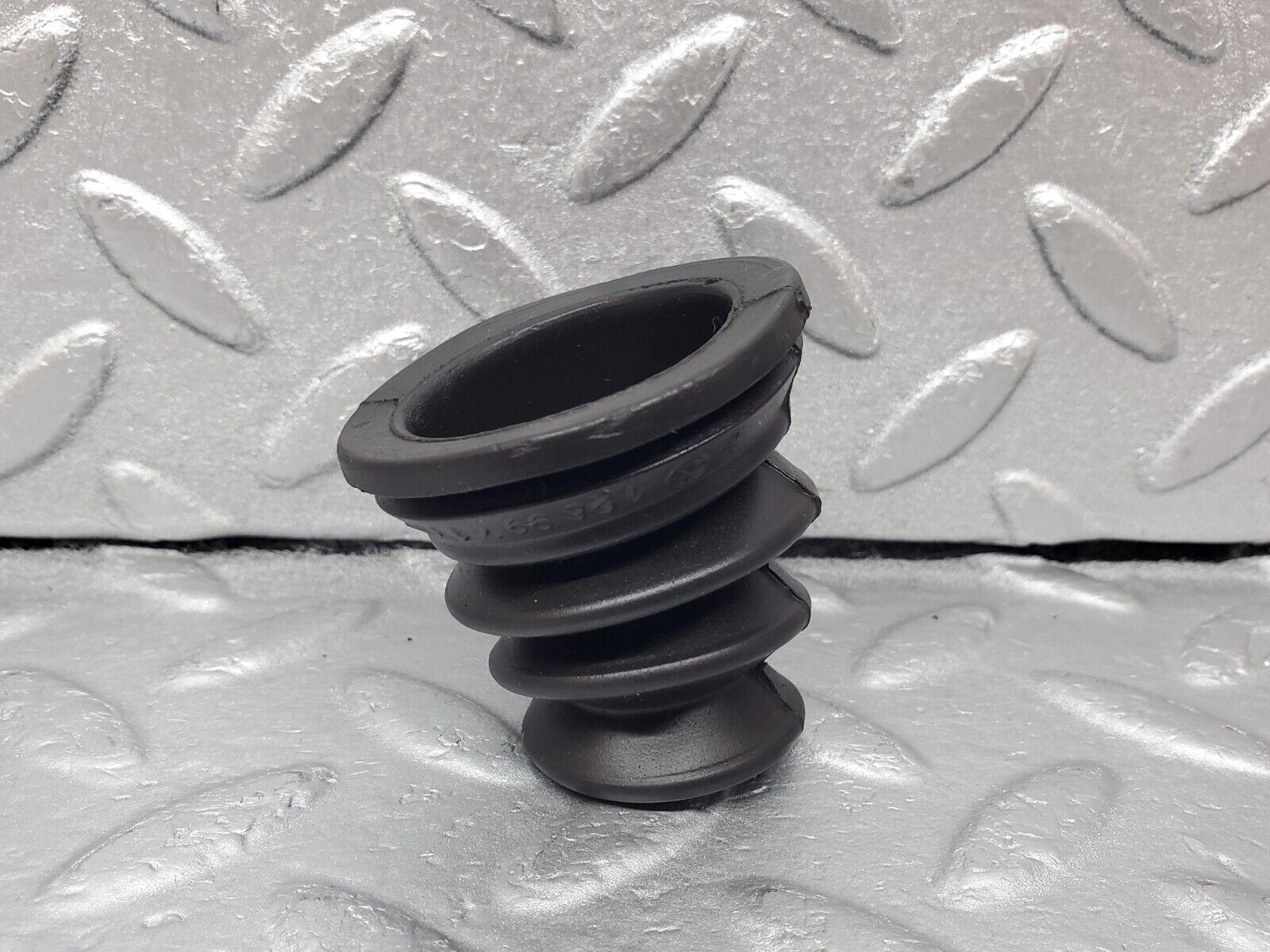 45851 Mercedes-Benz W126 420SE Brake Servo Vacuum Pipe Rubber Cover 1269971781