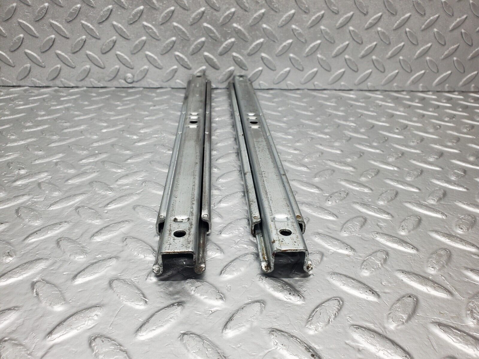 46627 Mercedes-Benz C123 280CE Coupe Front Right Seat Rail Pair