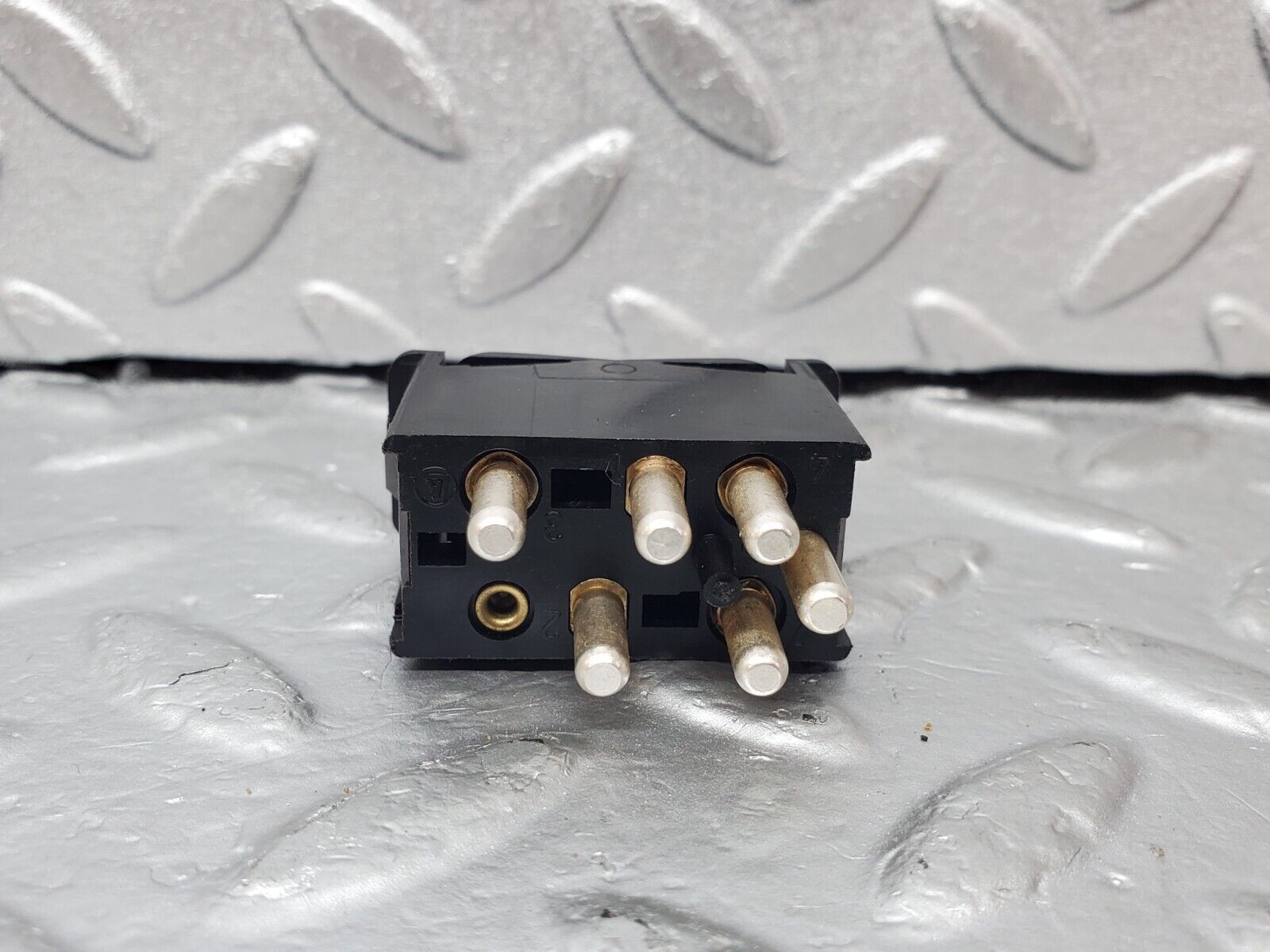 44524 Mercedes-Benz W123 280E Rear Left Electric Window Switch 0028203610