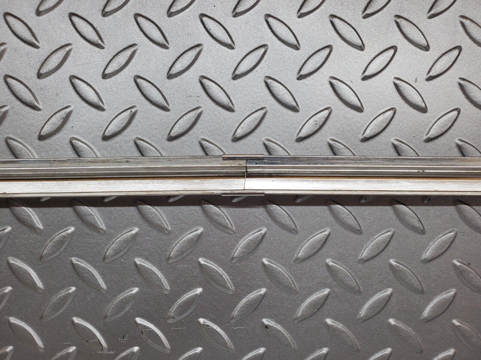 44410 Mercedes-Benz W123 280E Rear Windscreen Chrome Frame