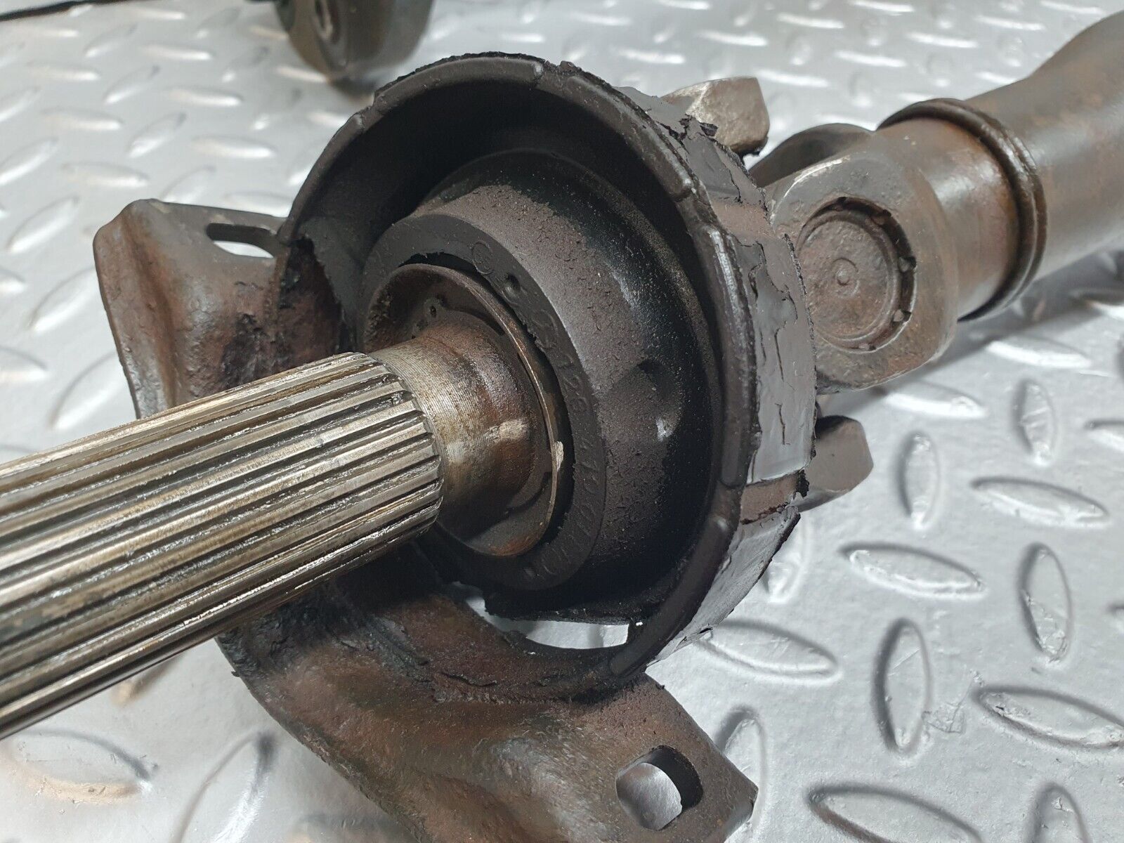 43866 Mercedes-Benz C126 380SEC Coupe Cardan Shaft Prop Shaft 1074110015