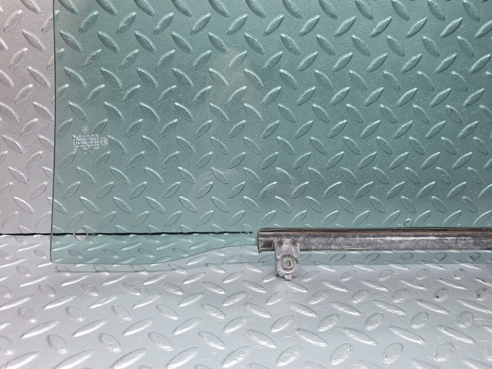 42410 Mercedes-Benz R129 320SL Coupe Right Door Window Glass