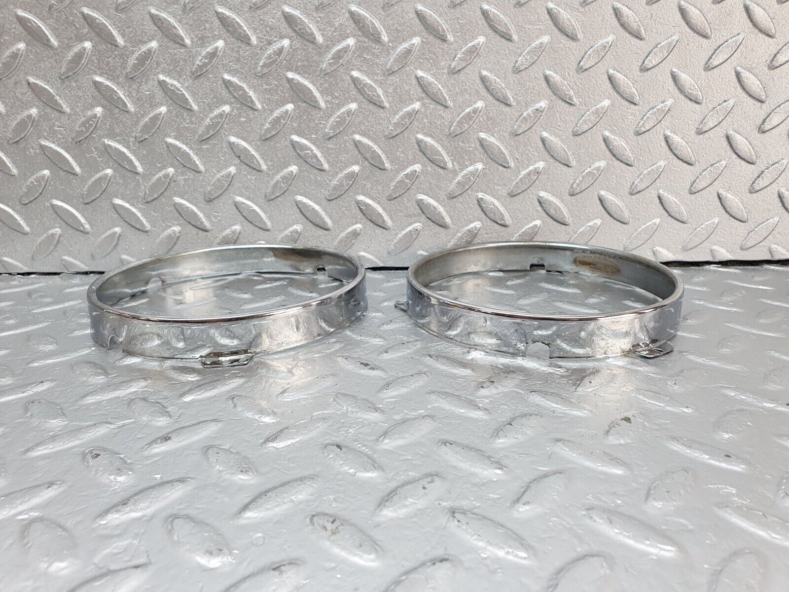 43275 Mercedes-Benz W108 280SE Headlight Chrome Frame