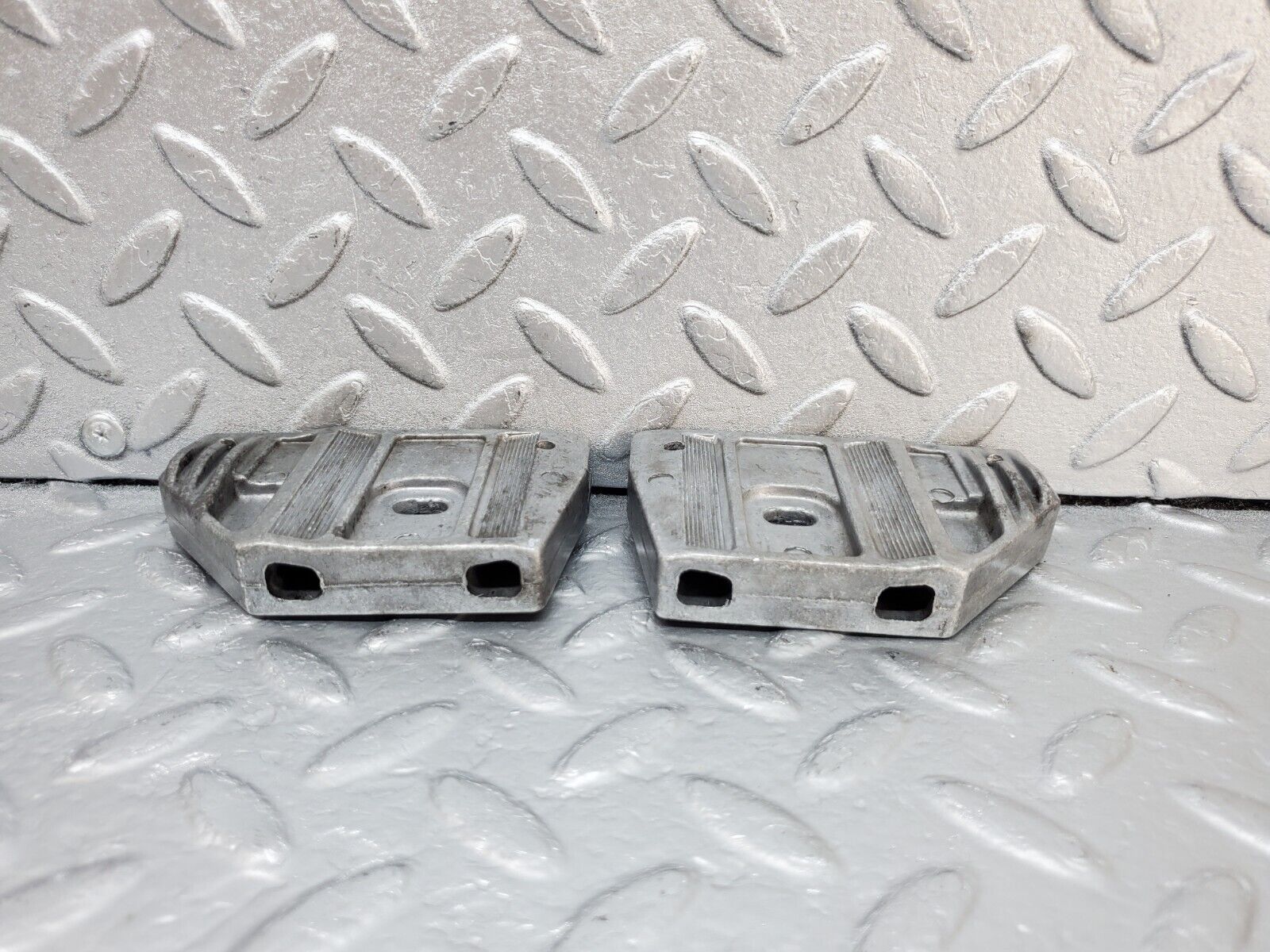 45024 Mercedes-Benz R129 300SL Coupe Door Window Guide Bracket 1247250132 1247250232