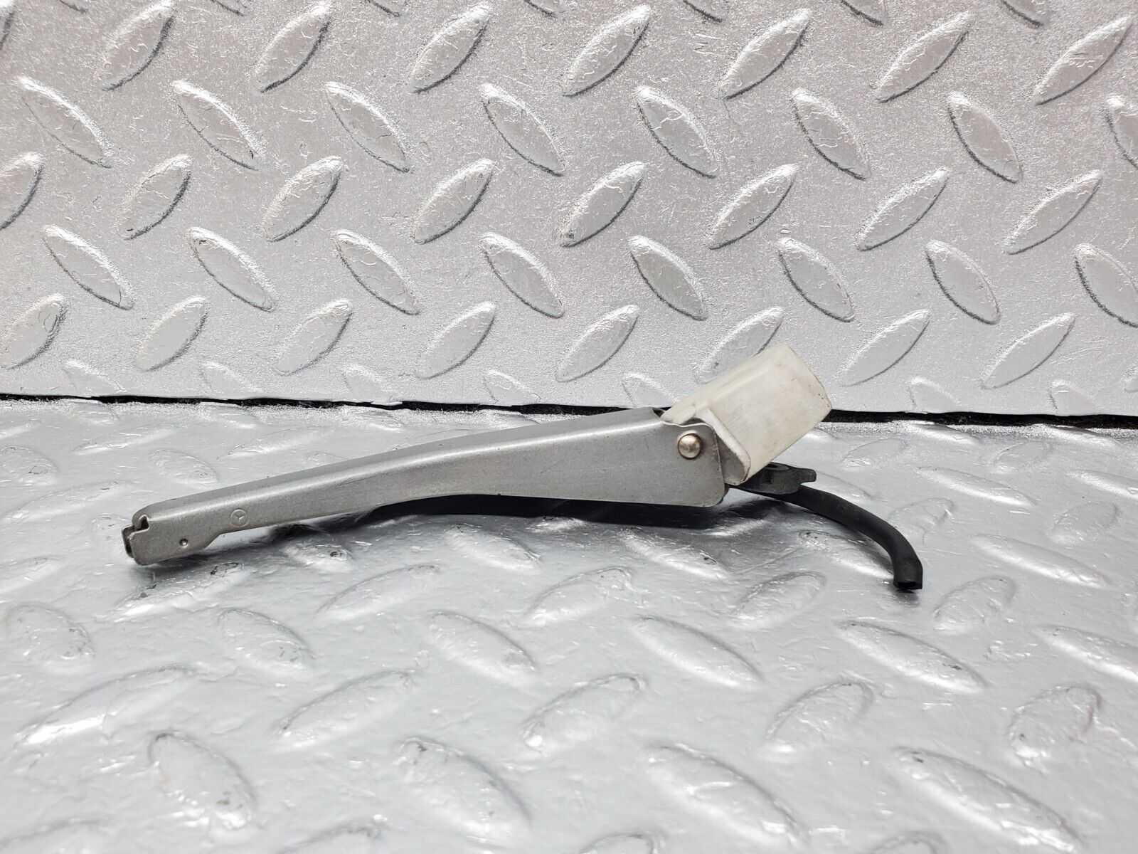 45818 Mercedes-Benz W126 420SE Headlight Wiper Arm Bosch Left Side