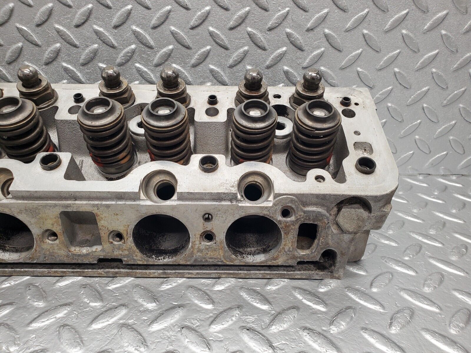 46290 Mercedes-Benz W126 420SE Cylinder Head Right Side 1160163901