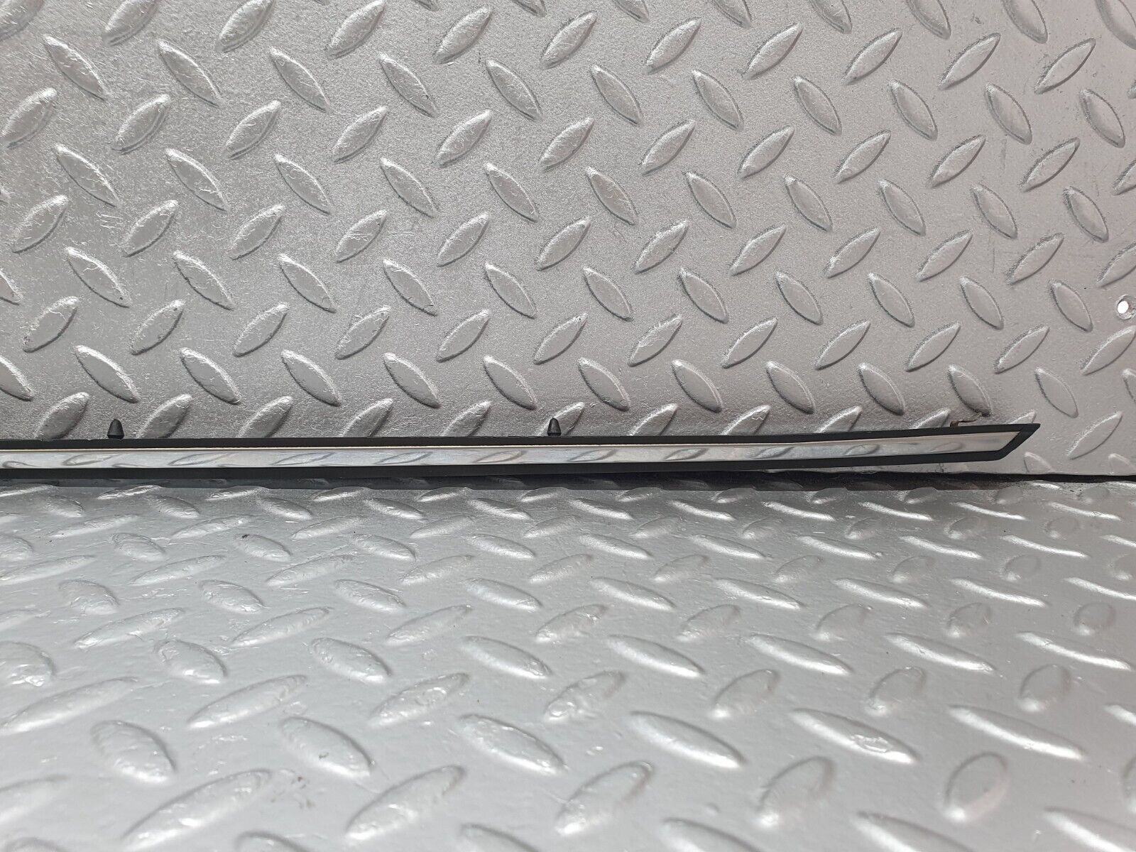 43989 Mercedes-Benz C123 230CE Coupe Right Door Centre Moulding Trim