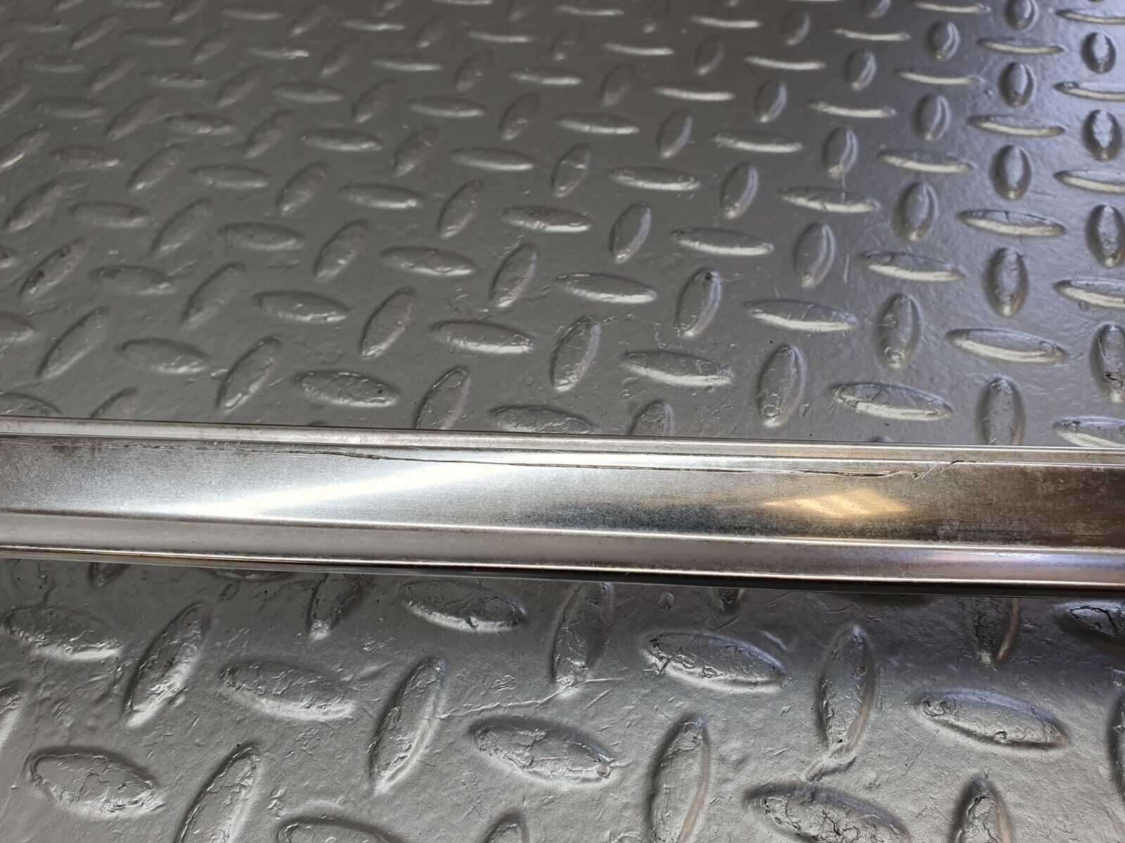 43054 Mercedes-Benz R107 Hardtop Windscreen Chrome Frame