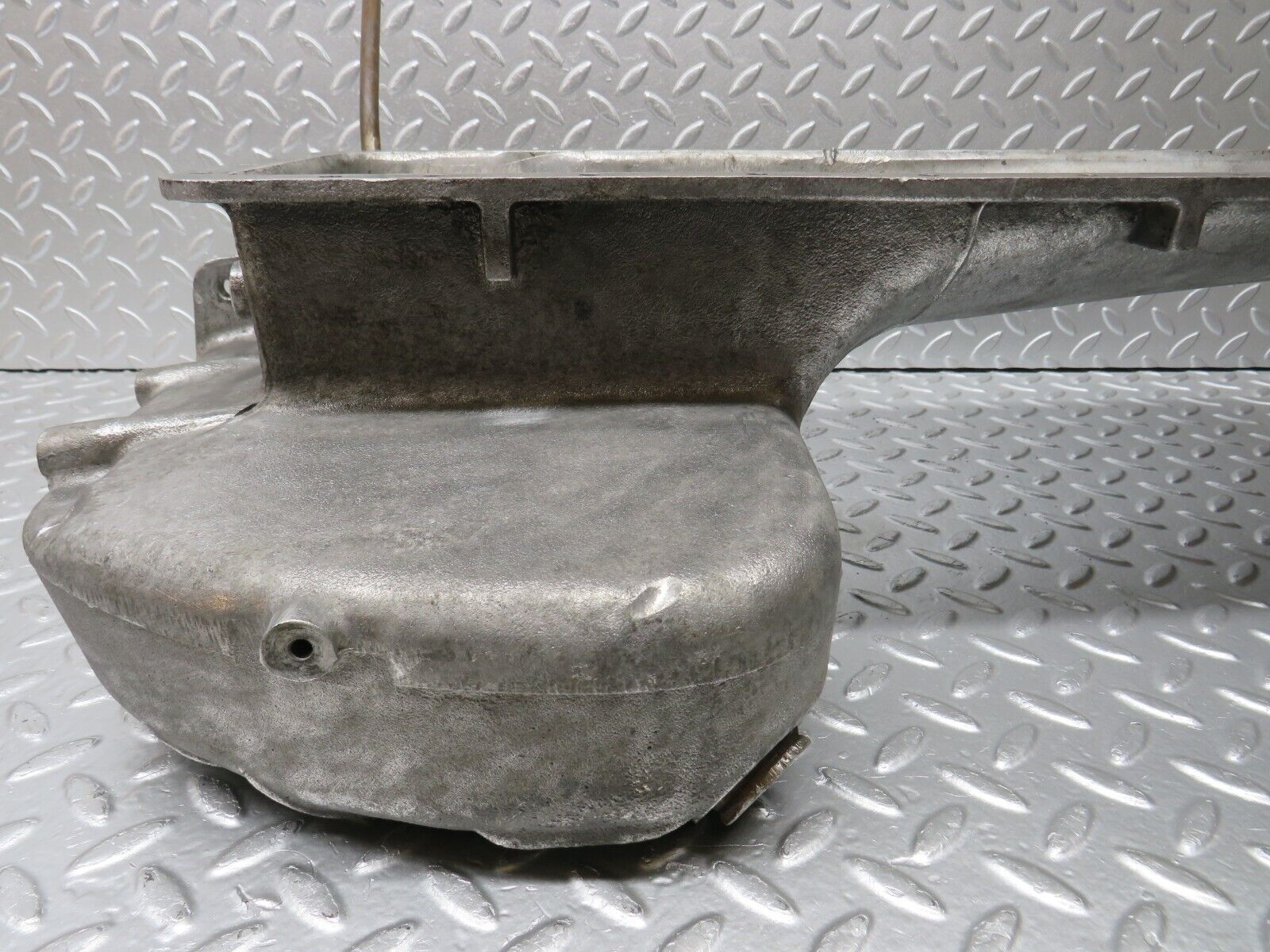 33097 Mercedes-Benz C107 R107 350 V8 Oil Pan Oil Sump 1160102913 1160140166