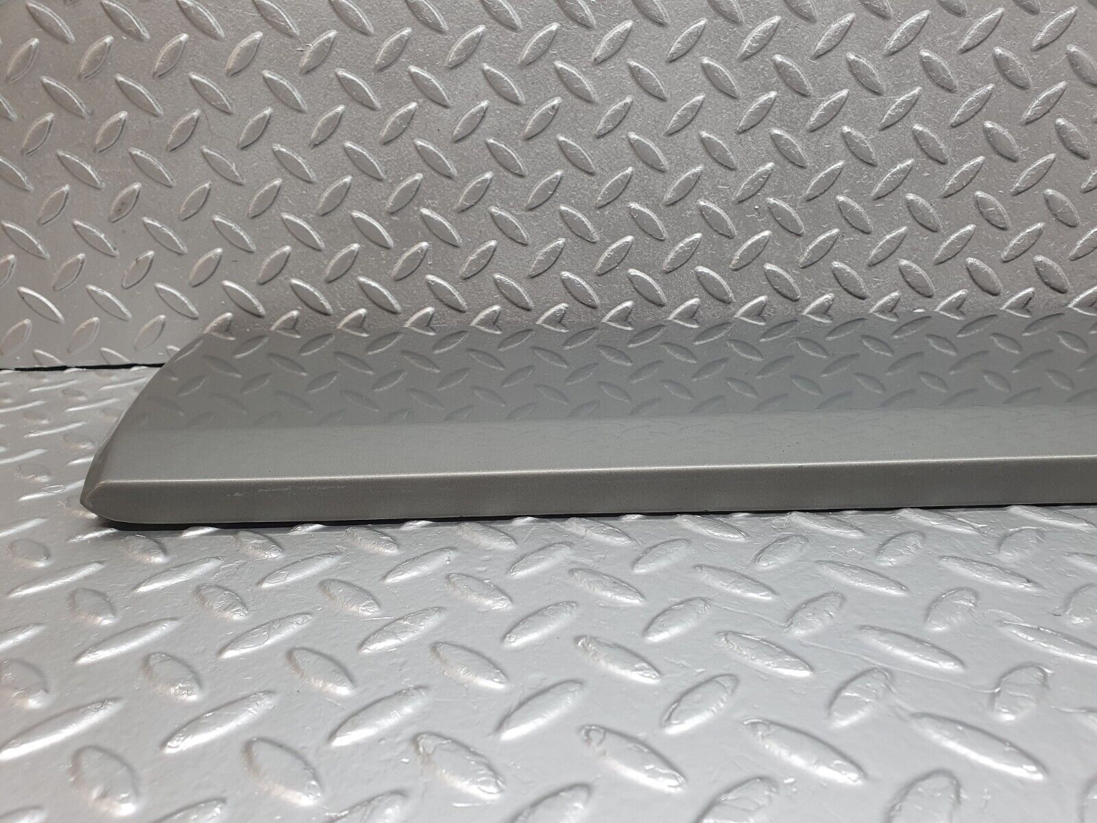 42874 Mercedes-Benz W201 190 2.0L Front Left Door Moulding Trim 2016905540