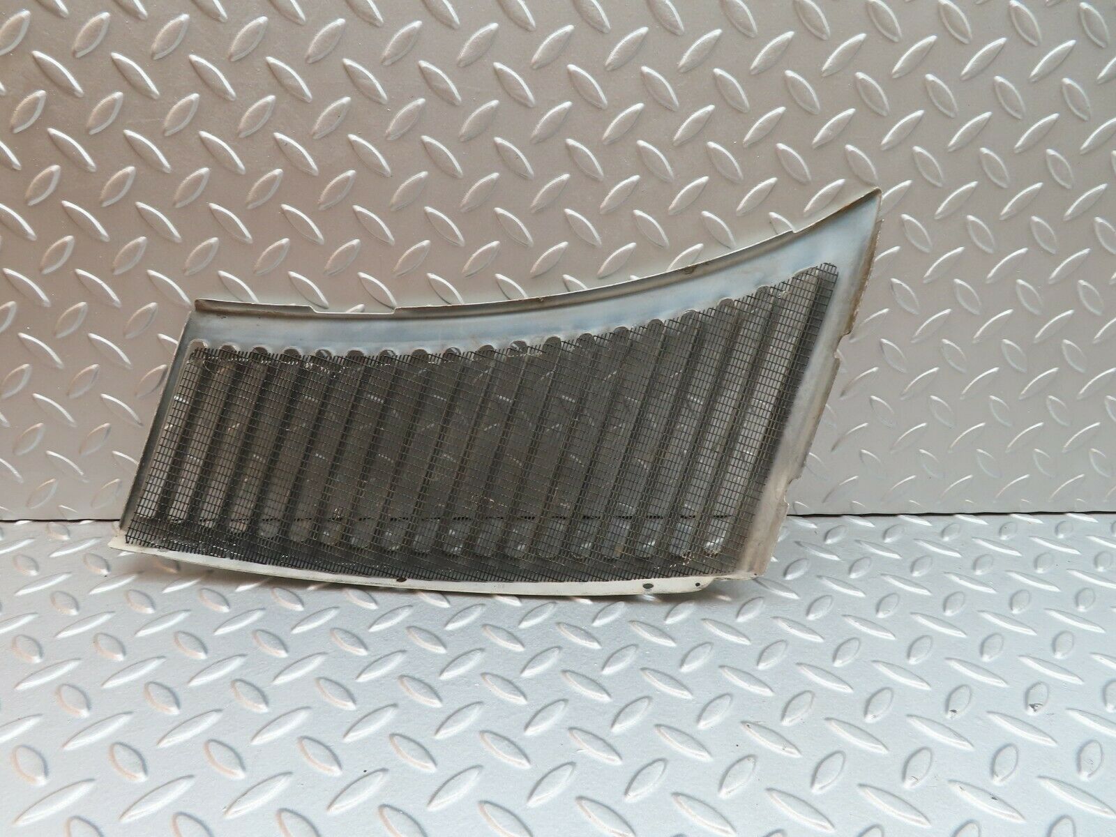 4983 Mercedes-Benz R107 350SL Air Intake Grill Right Side