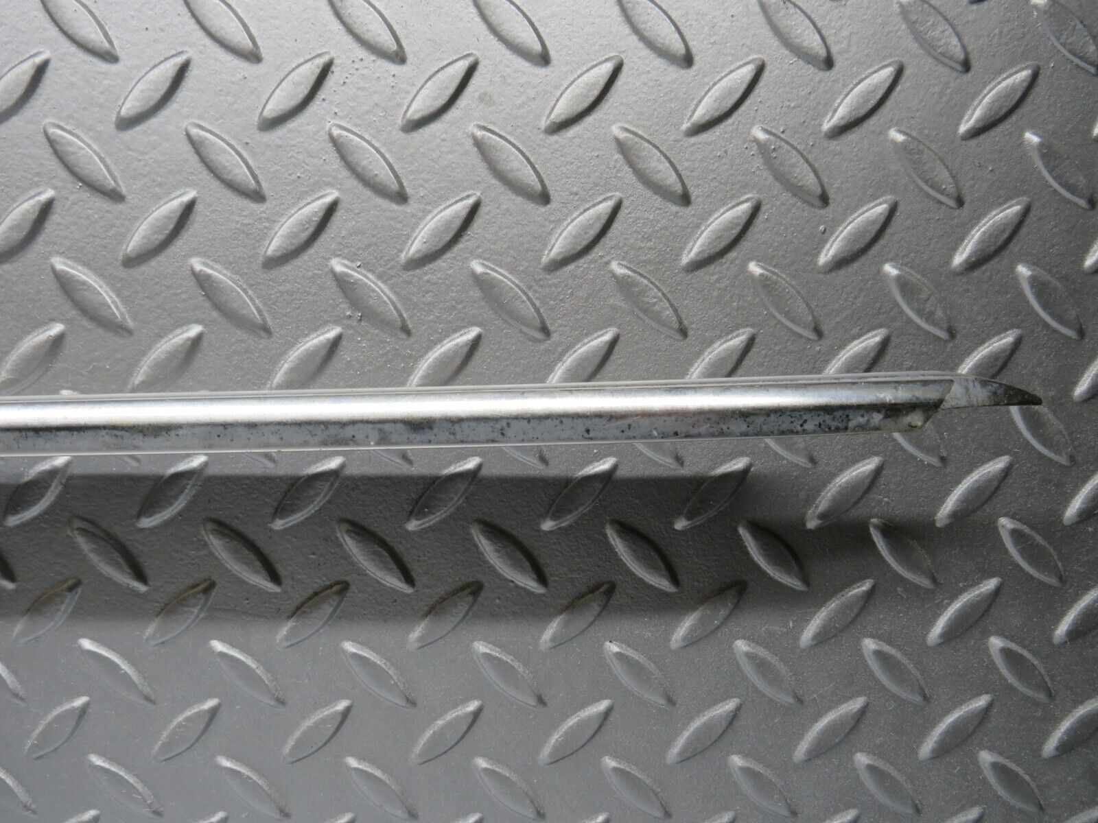 40197 Mercedes-Benz R107 Hardtop Side Window Chrome Moulding Trim Right