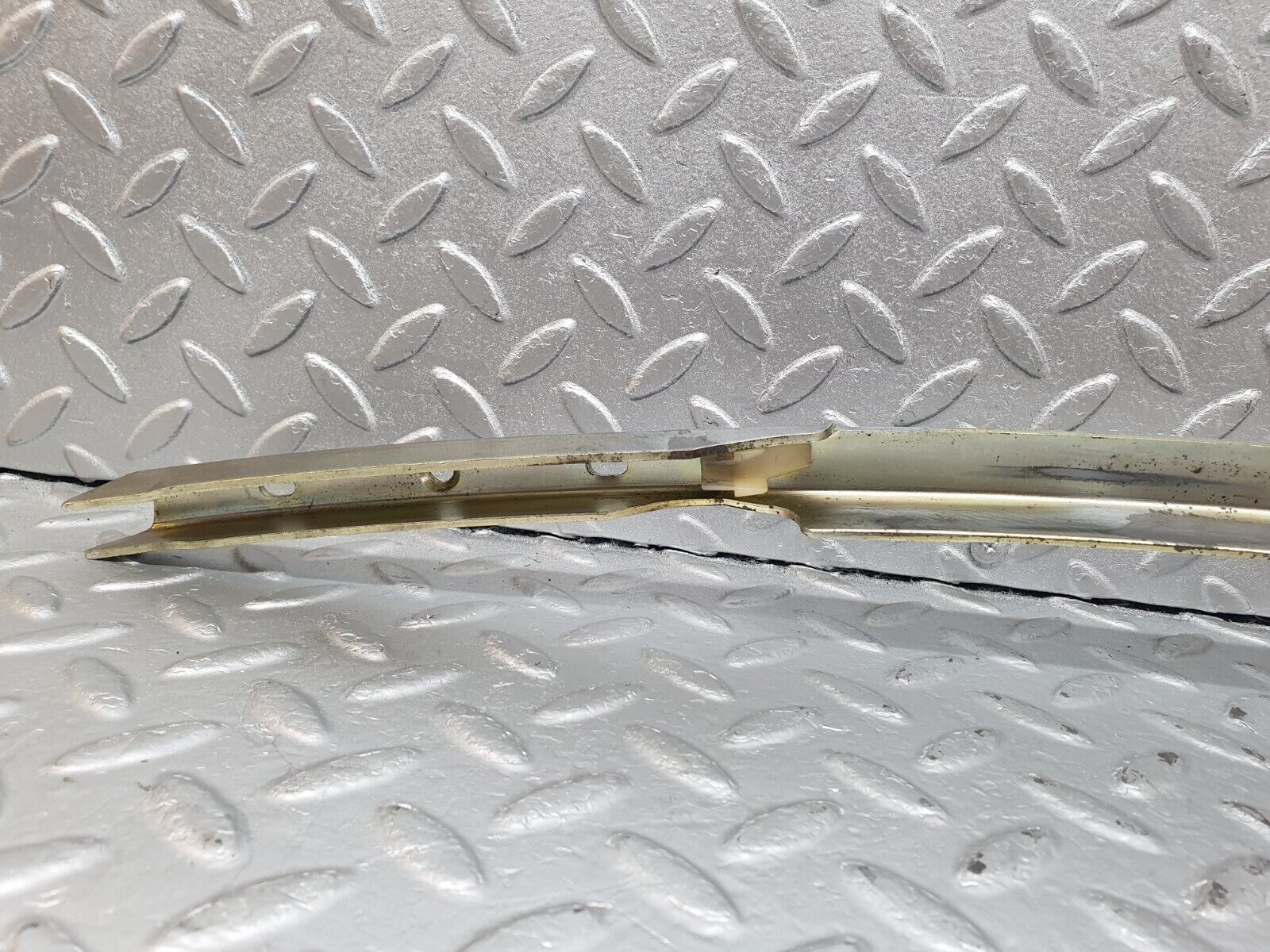 42434 Mercedes-Benz R129 320SL Coupe Right Door Front Window Channel