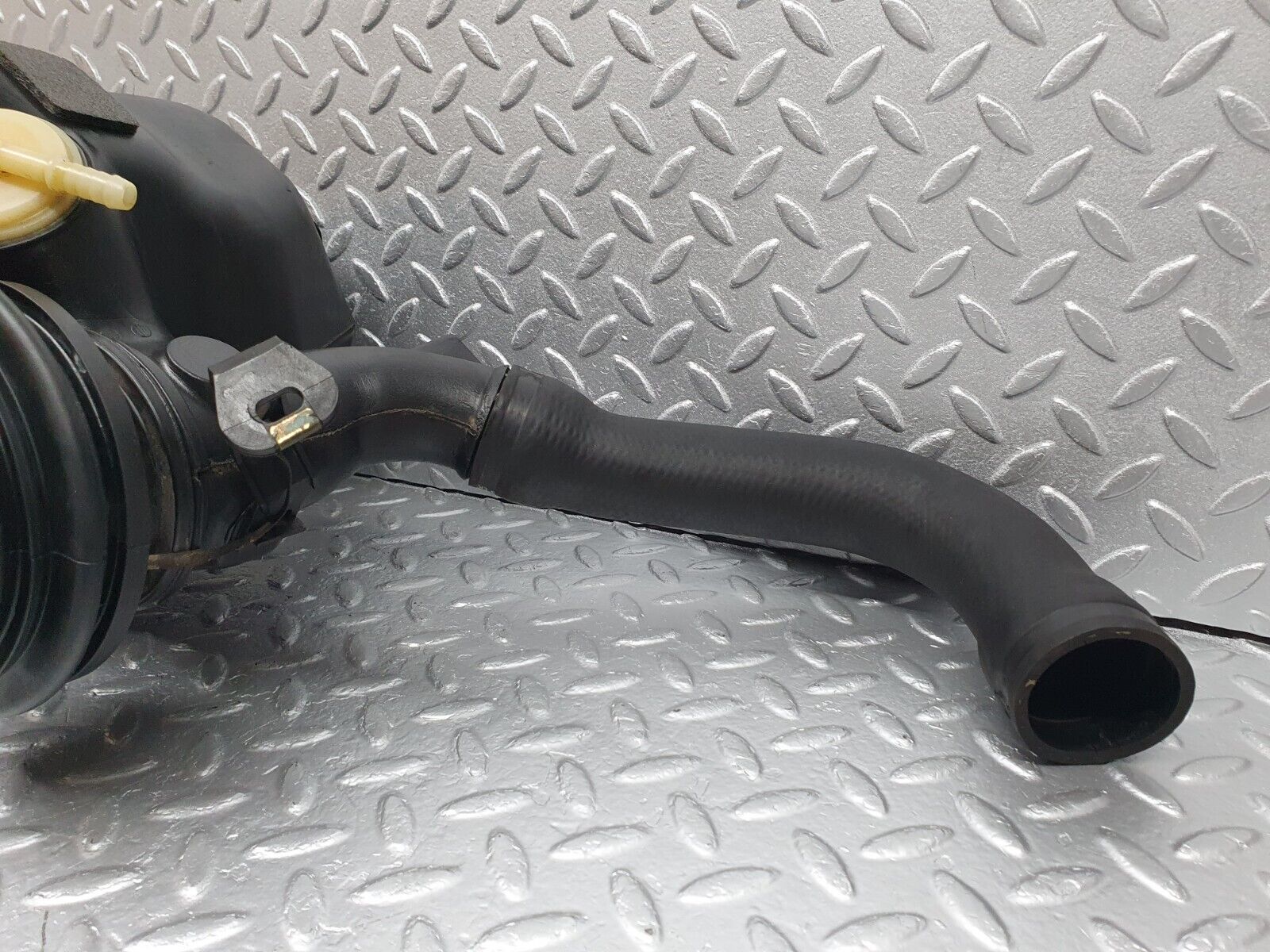 41775 Mercedes-Benz W202 C200 Fuel Filling Pipe Expansion Tank 2024701389