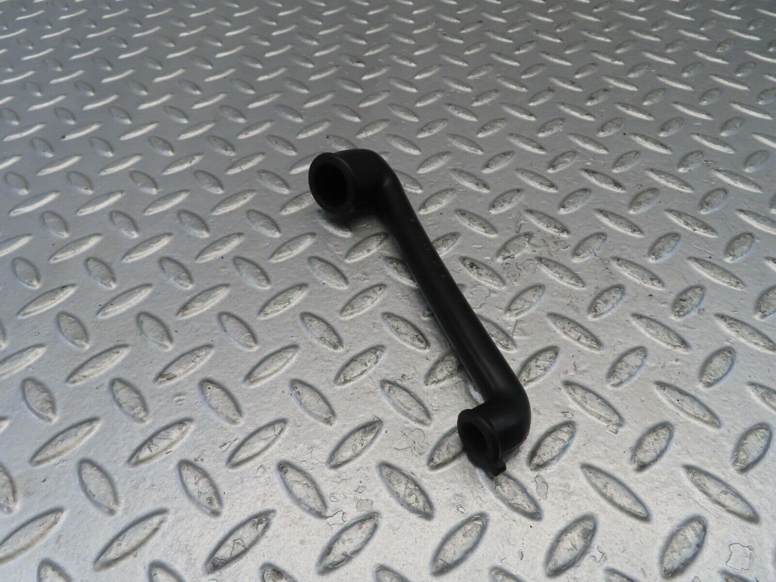 11019 Mercedes-Benz R107 W116 Air Hose For Valve Cover 1160940591