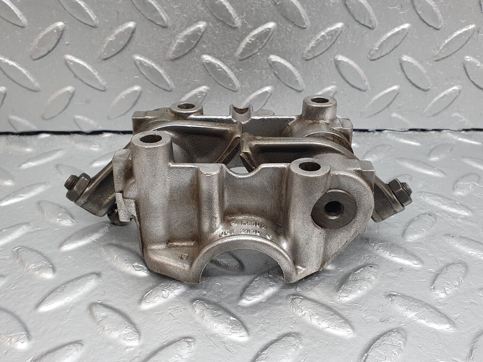 43065 Mercedes-Benz W123 Rocker Arms Camshaft Bearing Block 1020512110