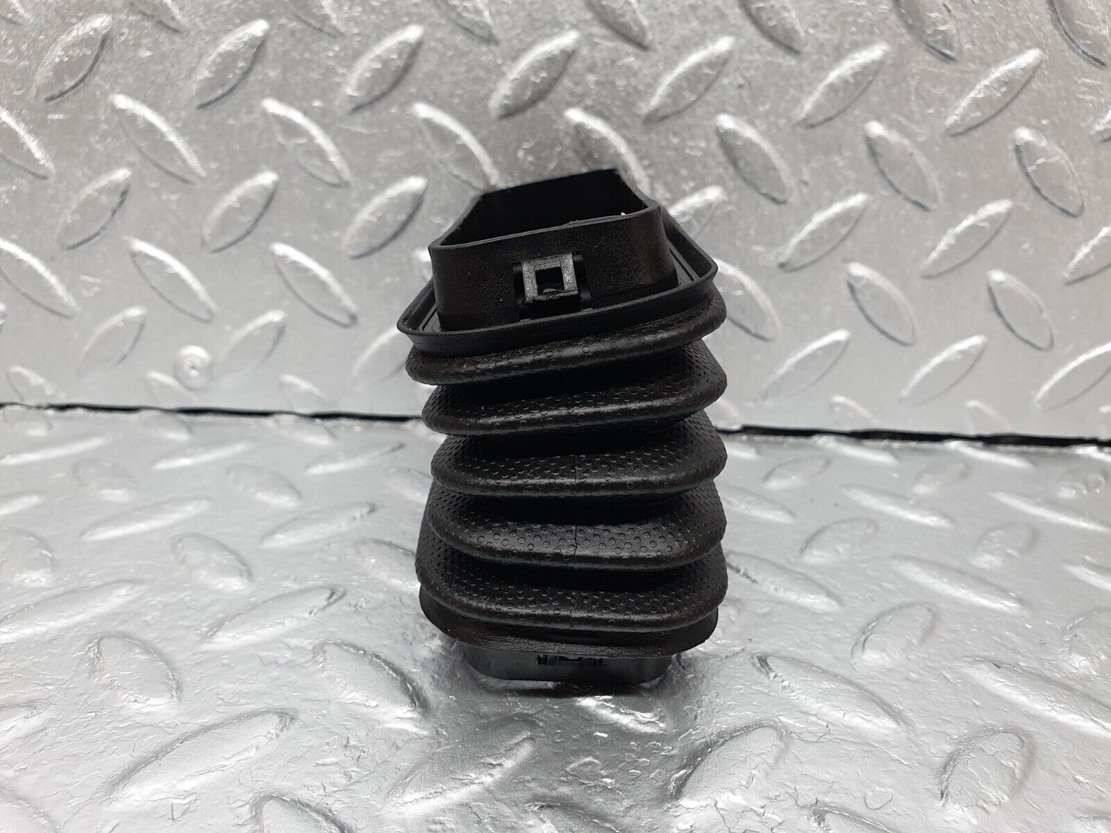 41843 Mercedes-Benz W202 C200 Front Door Wire Protector Rubber 2028210097