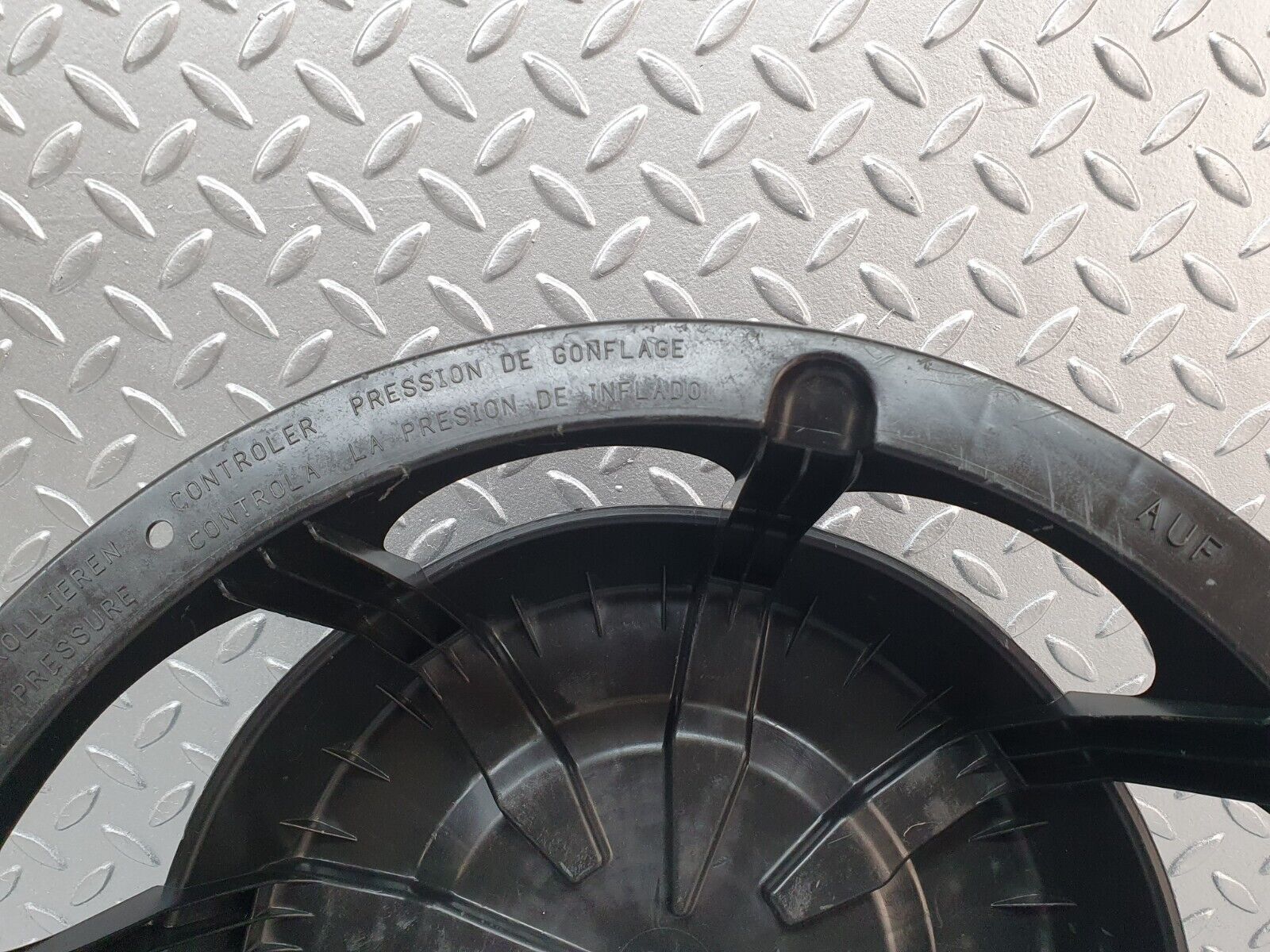 41736 Mercedes-Benz W202 C200 Spare Wheel Holder 2028980107