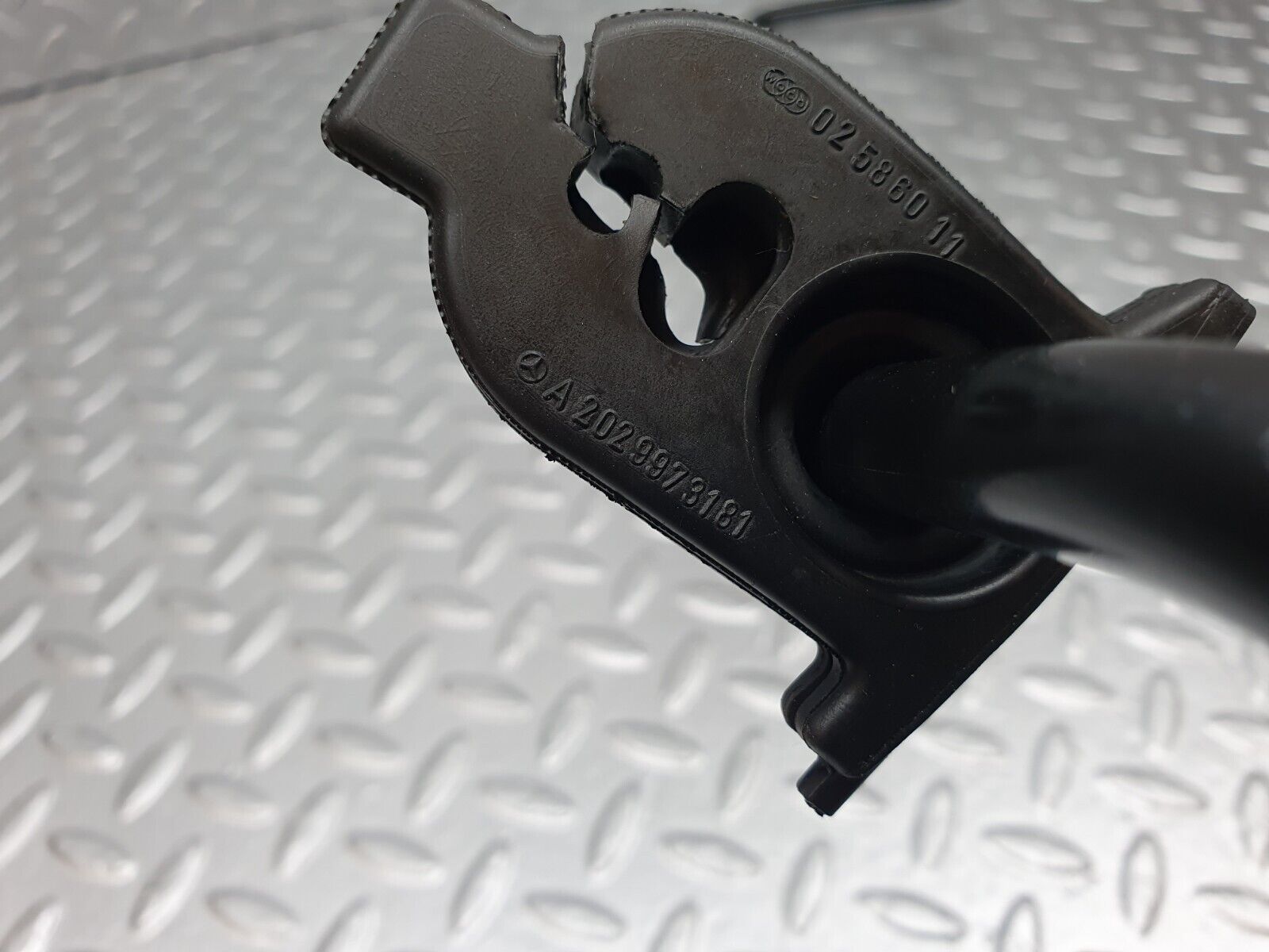 42079 Mercedes-Benz W202 C200 Brake Servo Vacuum Pipe 2029973181