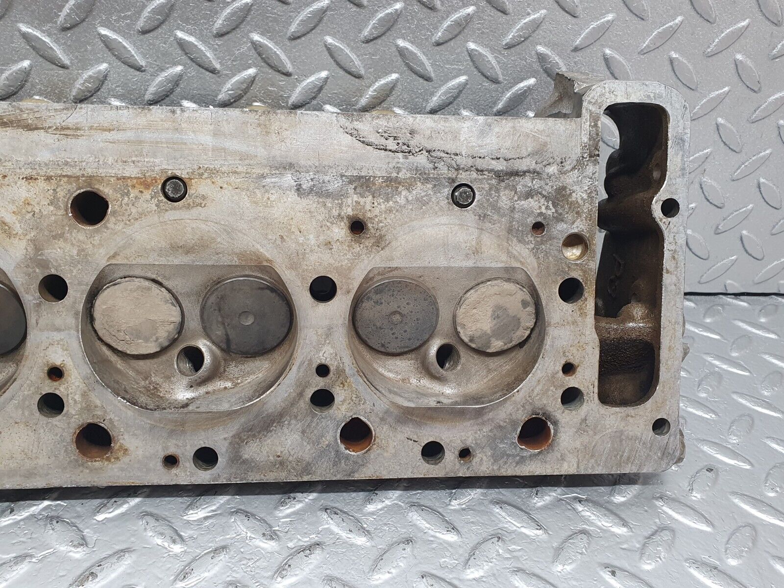 43840 Mercedes-Benz C126 380SEC Coupe Cylinder Head Right Side 1160163401