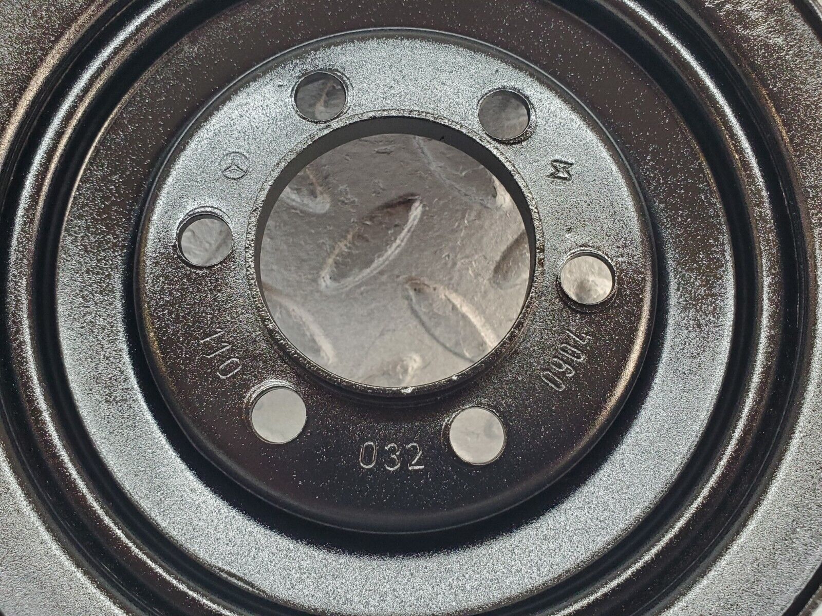 45421 Mercedes-Benz 280E M110.983 Crankshaft Pulley 1100320904