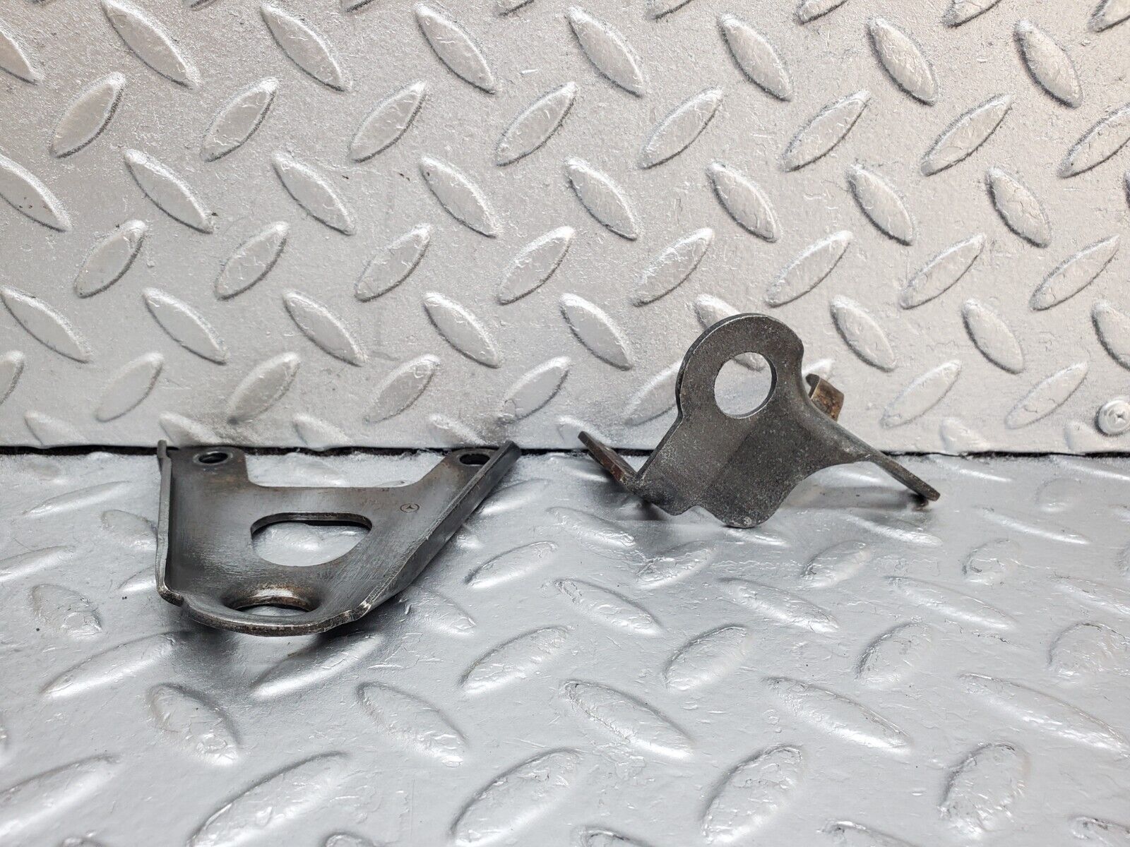 44878 Mercedes-Benz W124 220E Engine Lifting Eyes Hooks