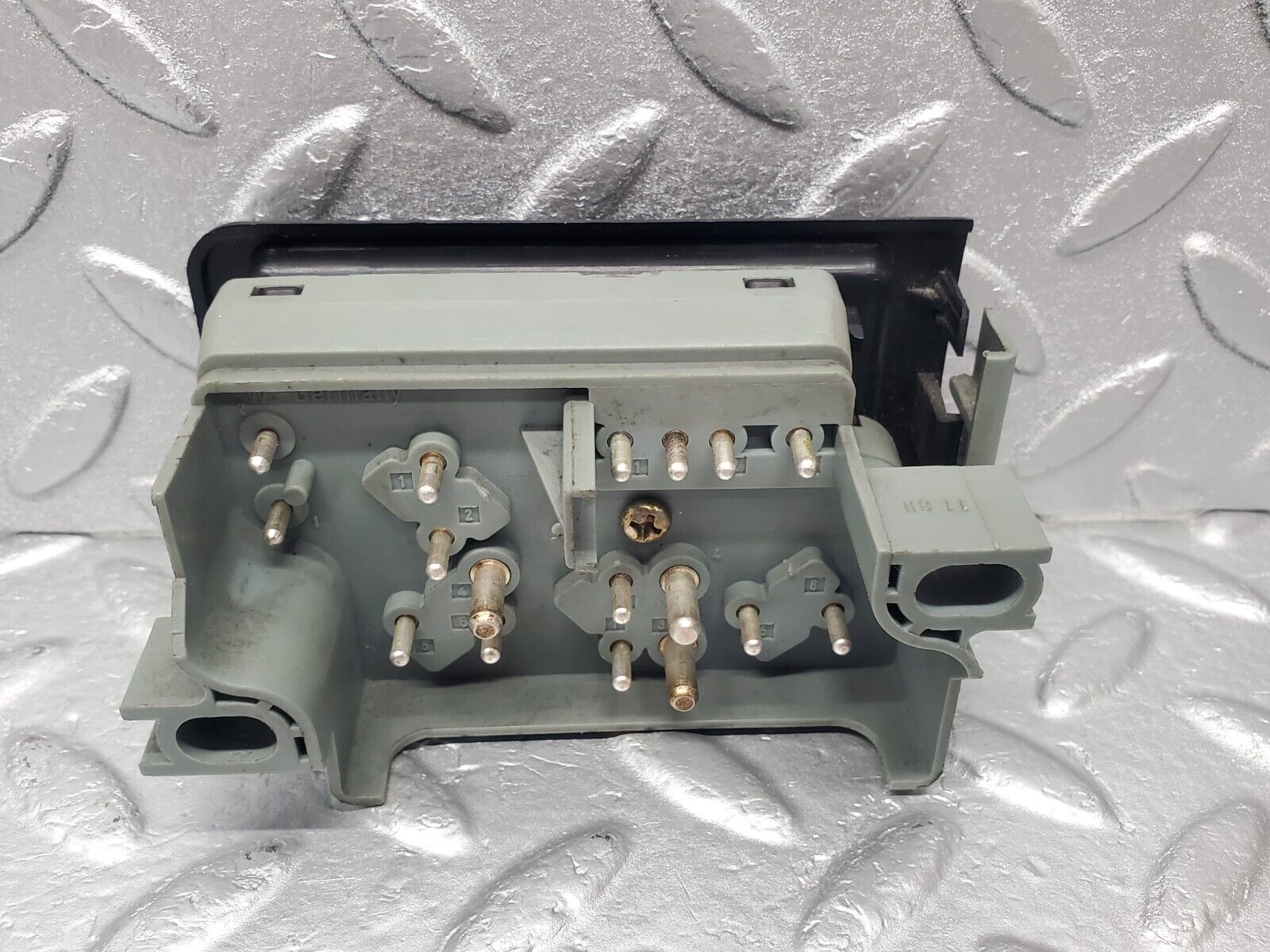 46053 Mercedes-Benz W126 420SE Front Right Seat Adjust Switch 0038202810