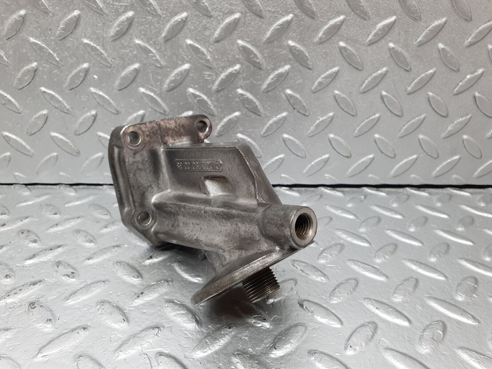 41629 Mercedes-Benz W124 200E Oil Filter Housing 1021800038