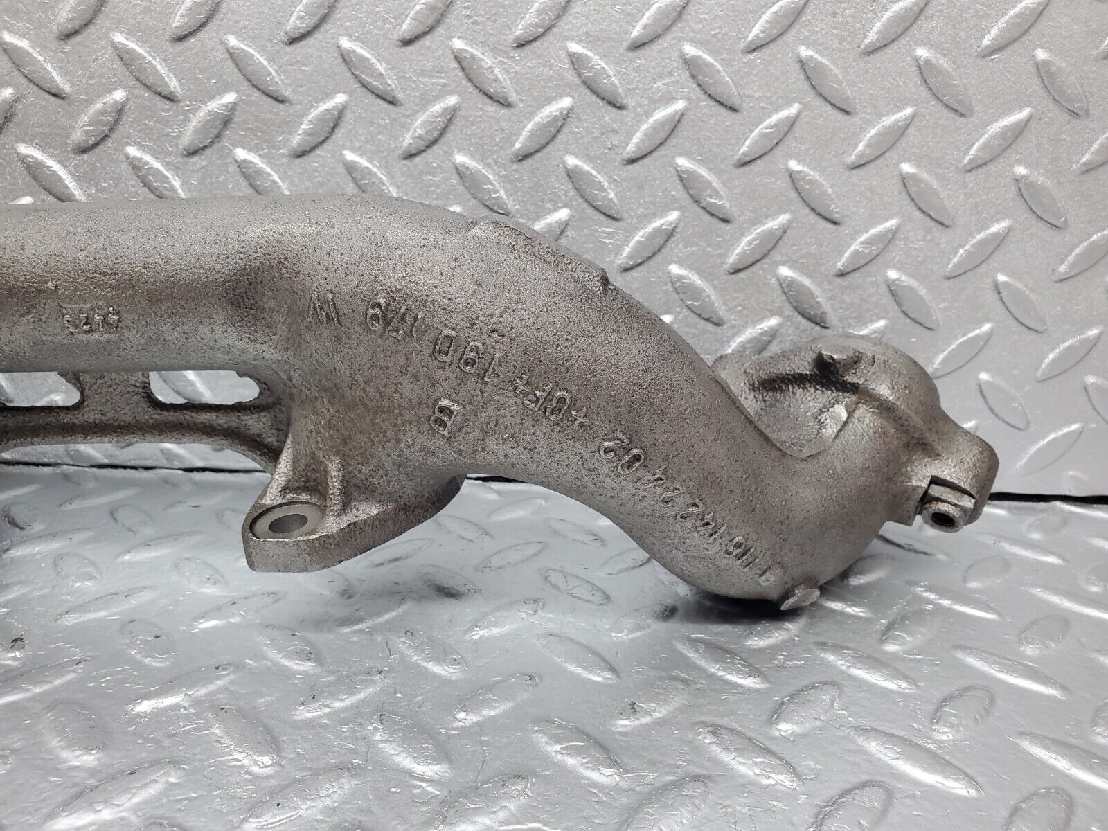 45918 Mercedes-Benz W126 420SE Exhaust Manifold Right 1161422402 1161420602