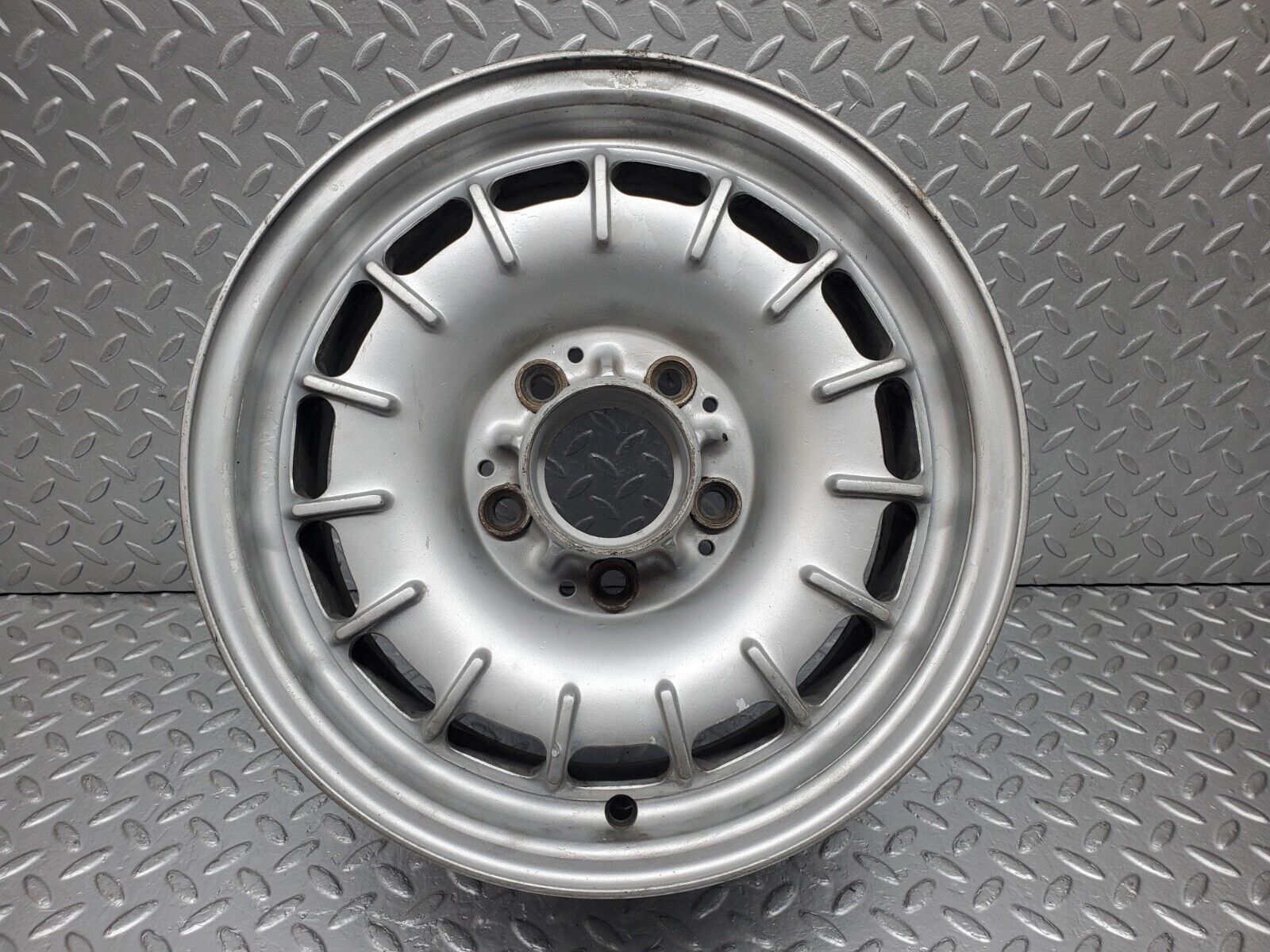 44557 Mercedes-Benz W123 Alloy Wheel Mexican Hat 6Jx14H2 ET30 1264001902