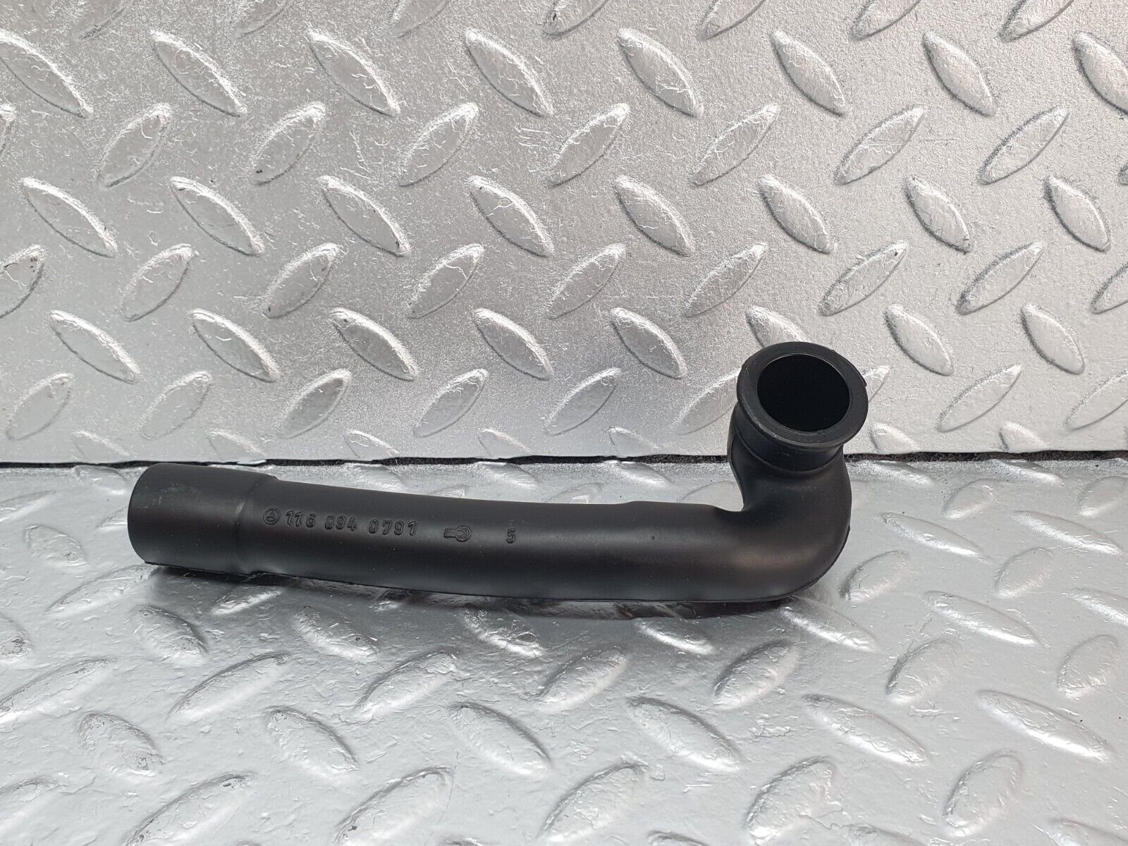 43666 Mercedes-Benz C126 380SEC Coupe Crankcase Breather Hose Pipe 1160940791