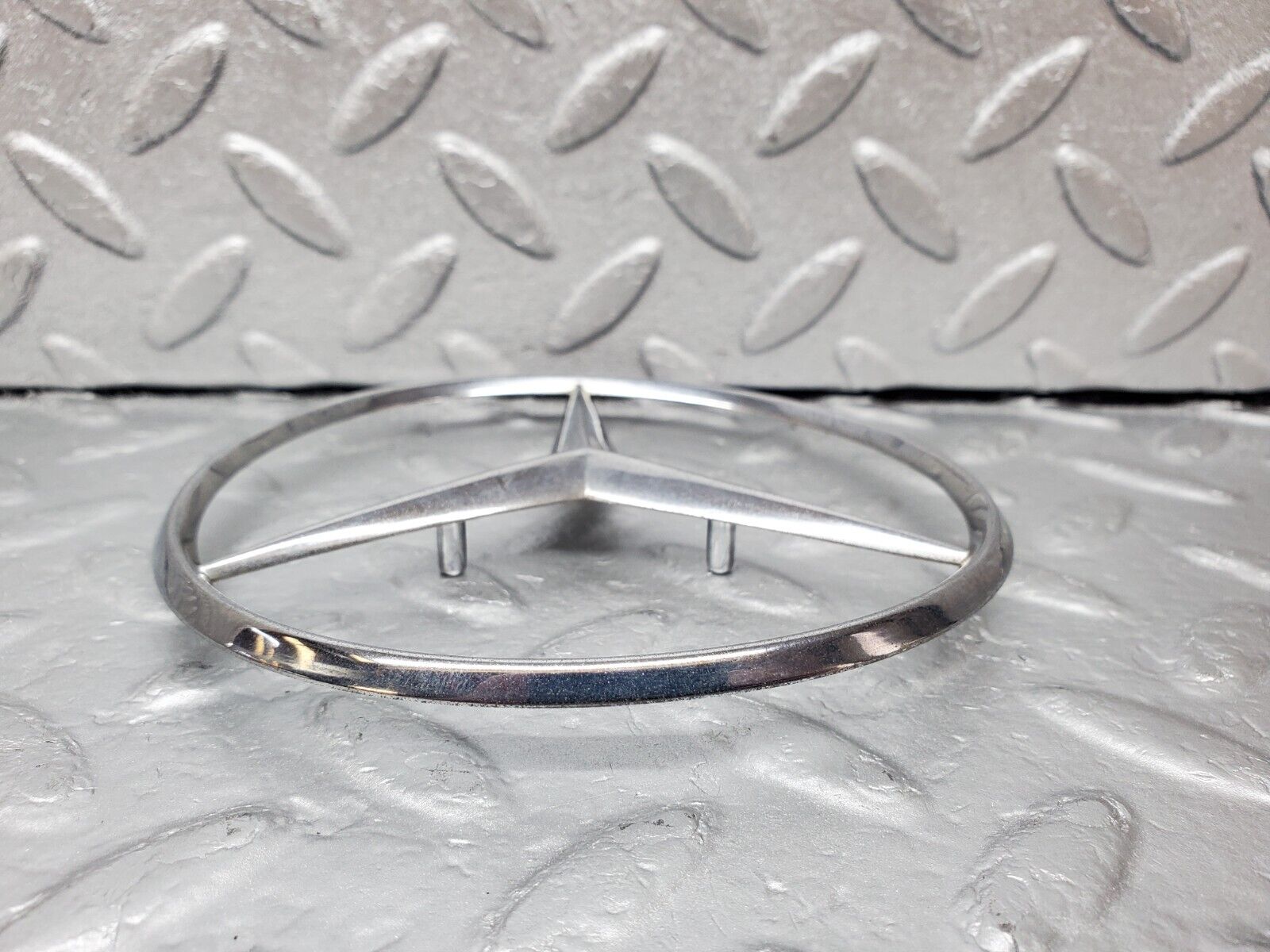 45850 Mercedes-Benz W126 420SE Trunk Lid Badge Emblem 1267580158