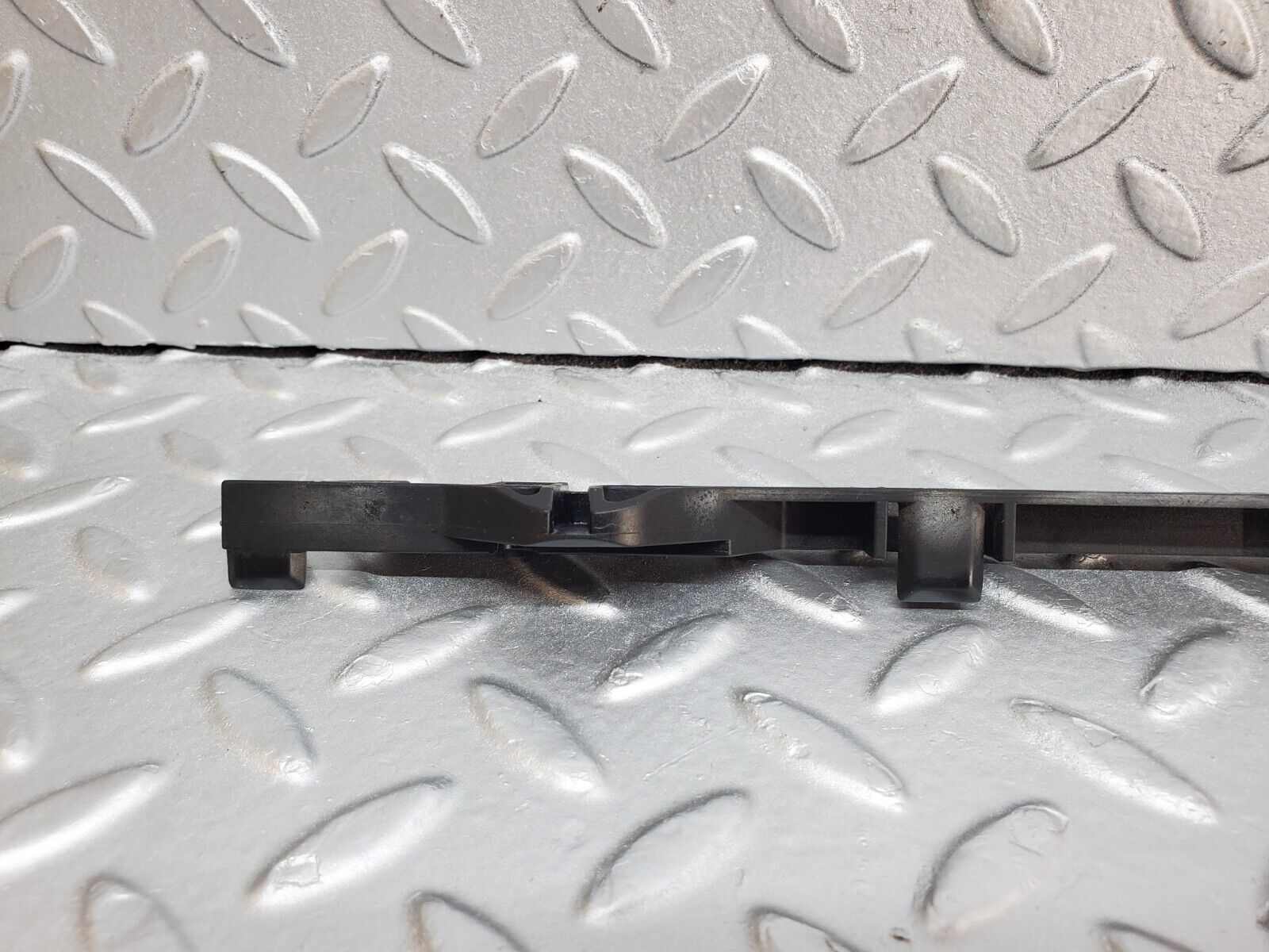 44676 Mercedes-Benz W124 220E Sunroof Frame Guide Rail 1247820131 1247820231