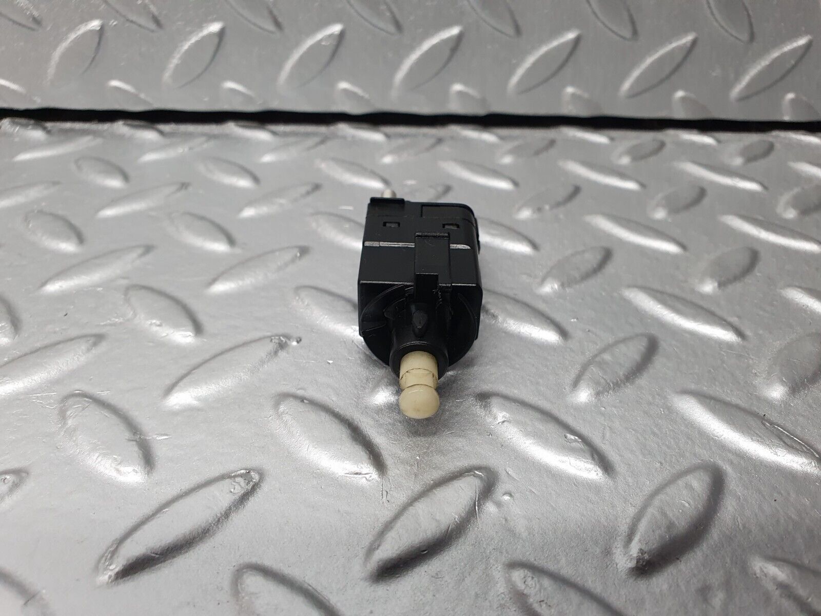 41799 Mercedes-Benz W202 C200 Brake Light Switch 0015450109