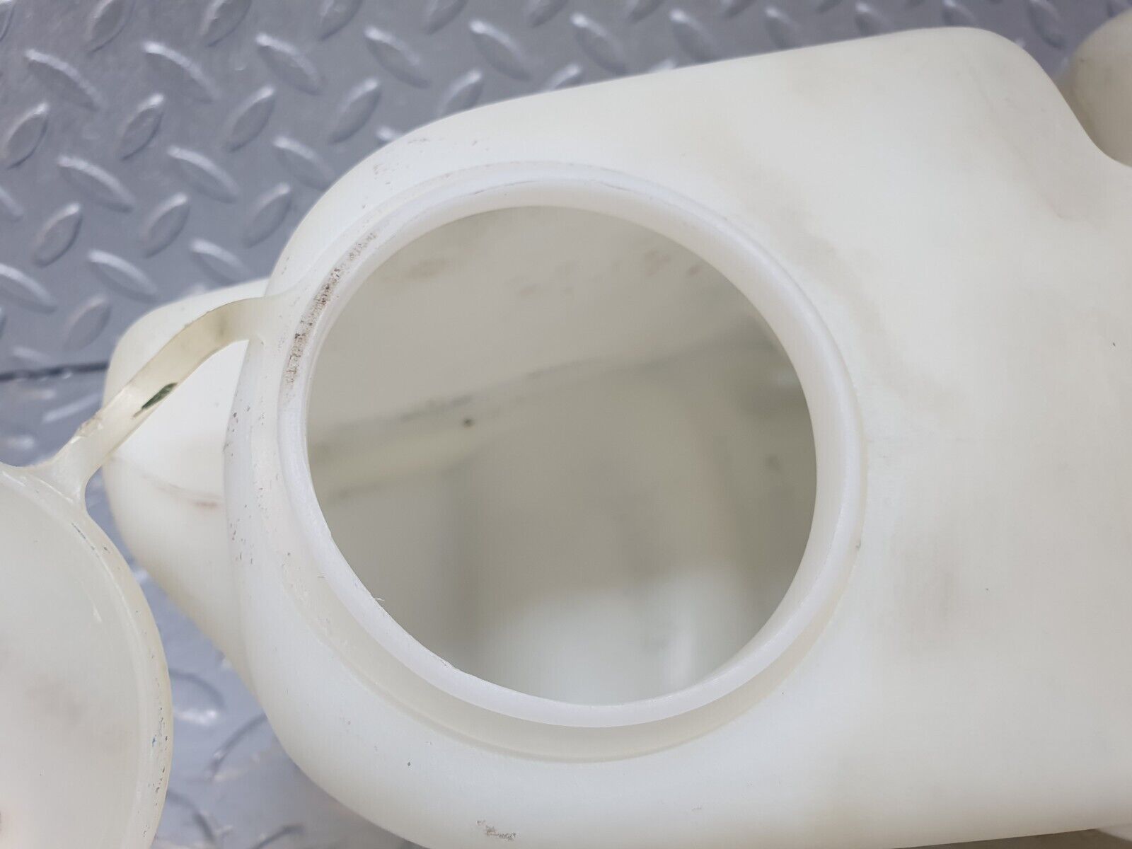 43594 Mercedes-Benz C126 380SEC Coupe Windscreen Washer Fluid Reservoir 1268690420 1238690072