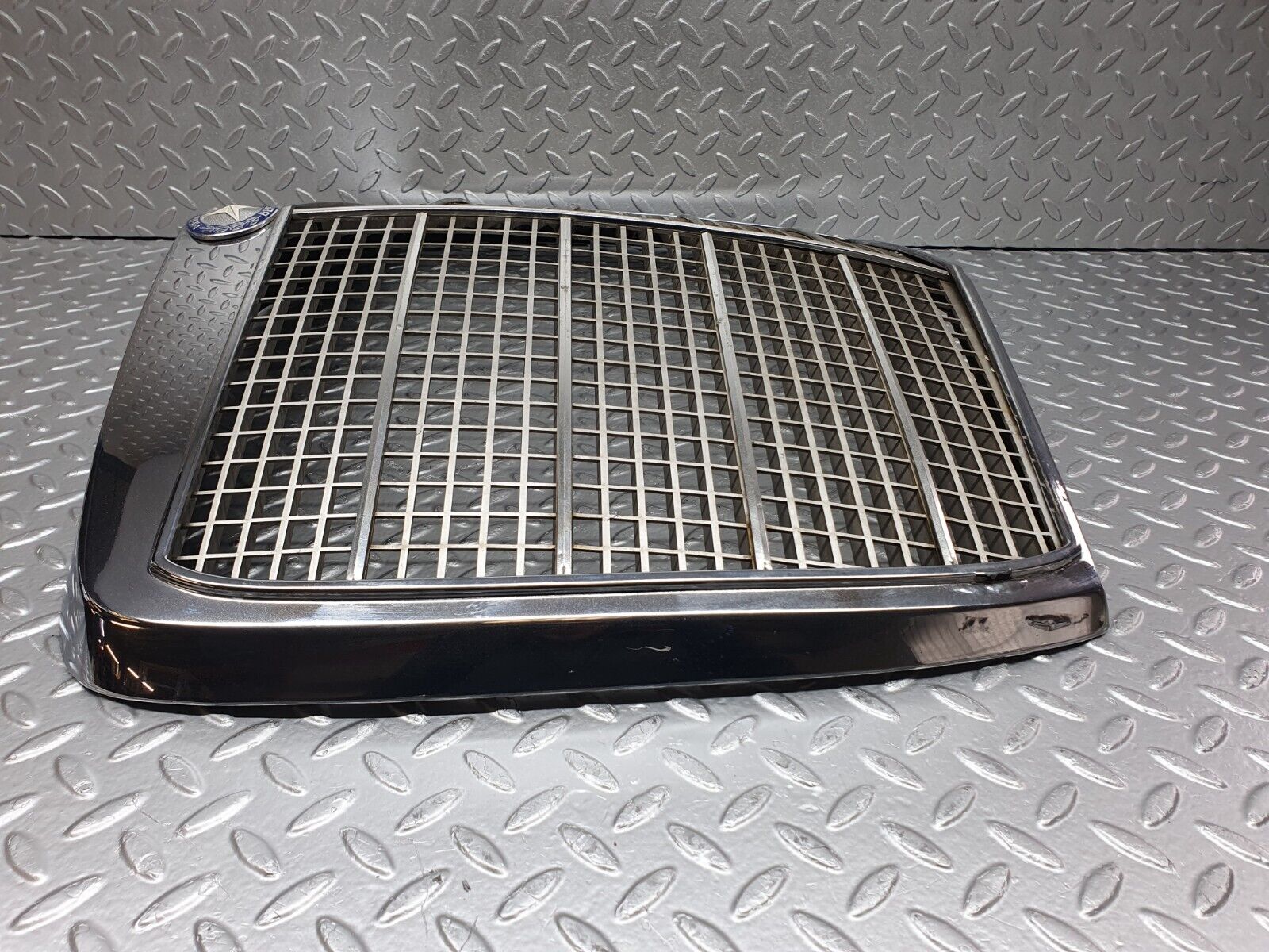 43398 Mercedes-Benz W108 280SE Bonnet Grill Chrome