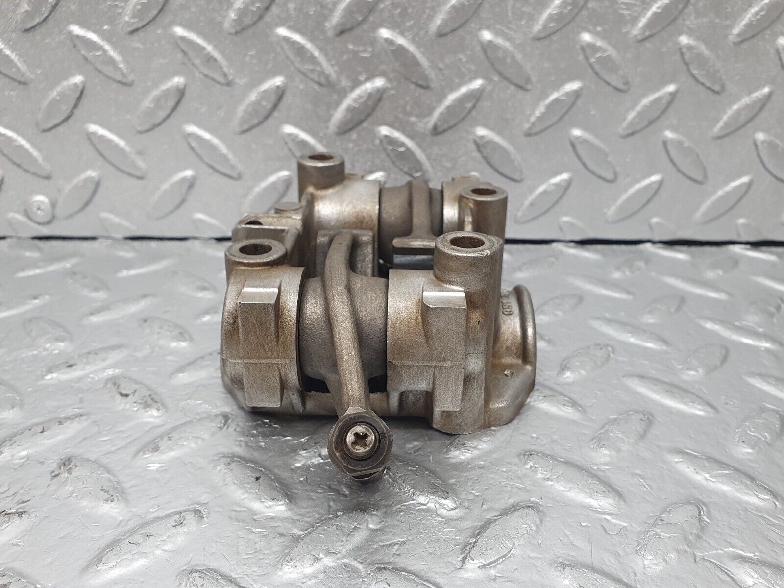 44011 Mercedes-Benz C123 230CE Rocker Arms Camshaft Bearing Block 1020512110