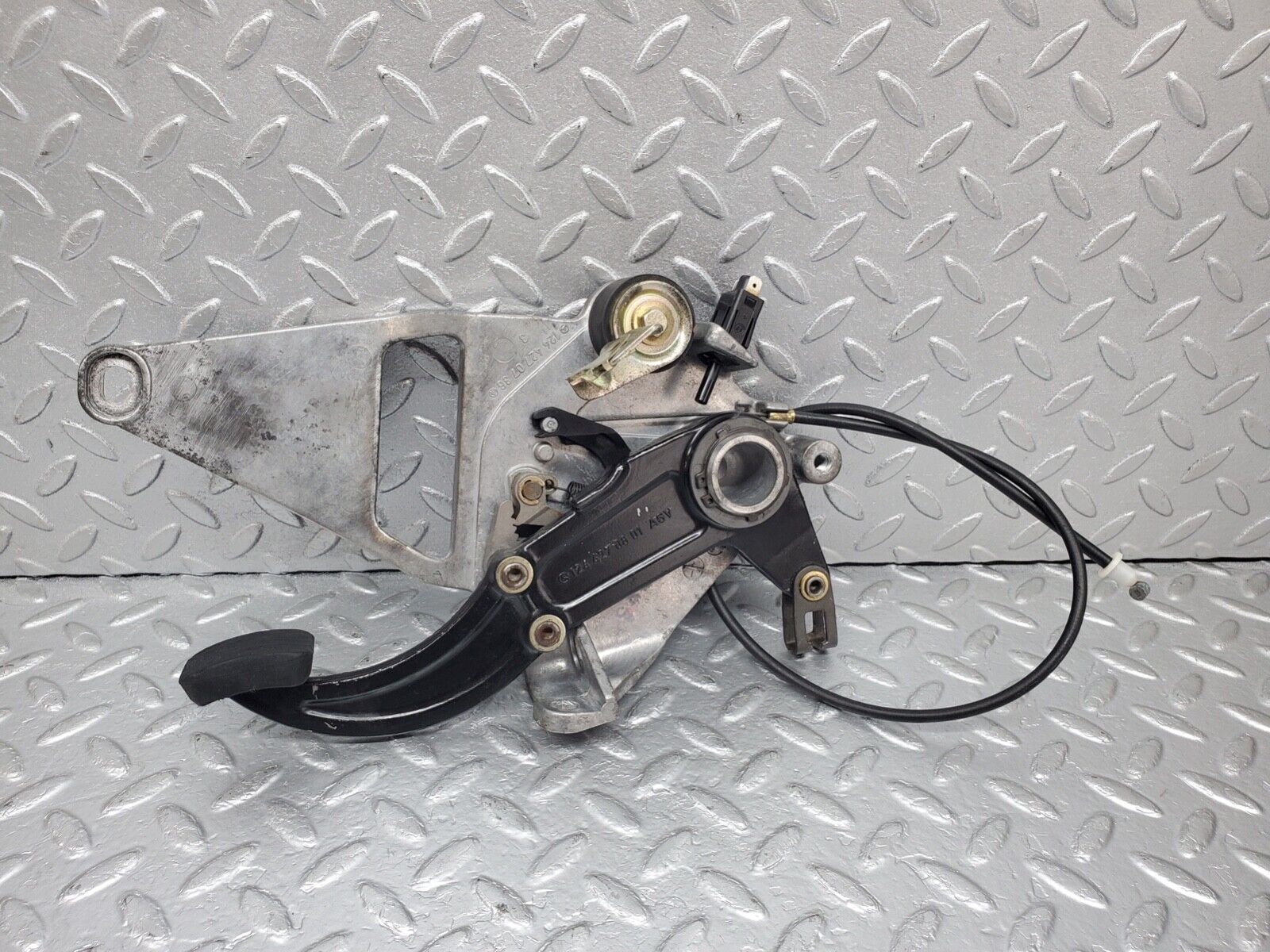 44590 Mercedes-Benz W124 220E Parking Brake Pedal 1244270736 1244270801