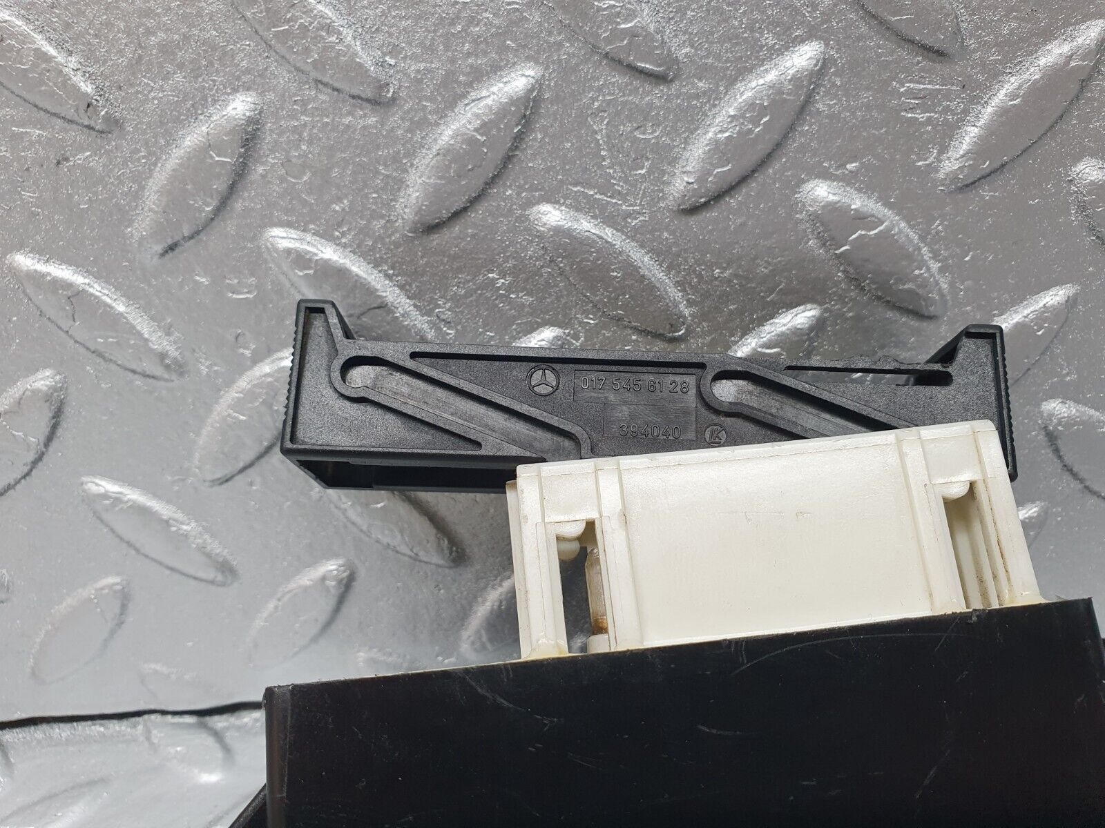 42241 Mercedes-Benz R129 320SL Coupe Windscreen Wiper Relay 0015427919 0175456128