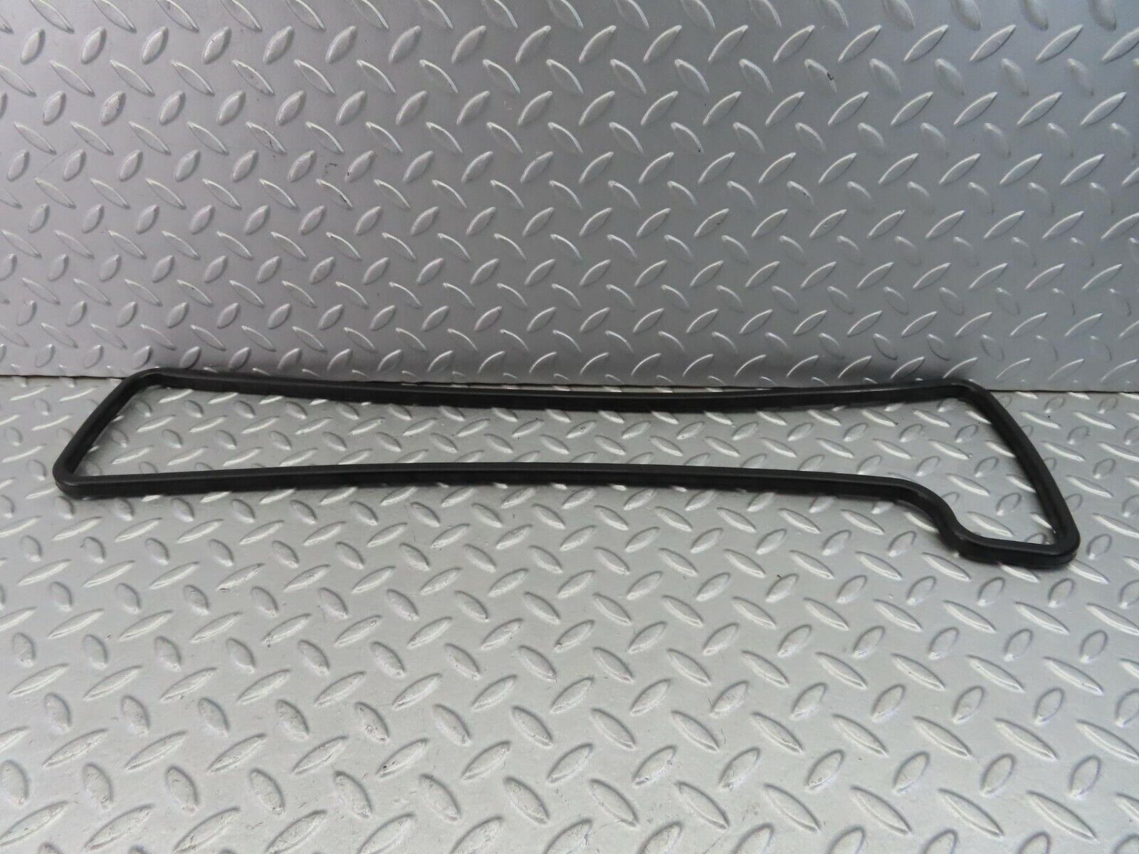 8102 Mercedes-Benz M180 Engine Valve Cover Gasket Seal