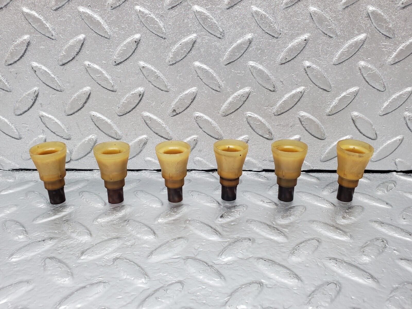 45444 Mercedes-Benz 280E M110.988 Fuel Injector Holder Set Plastic