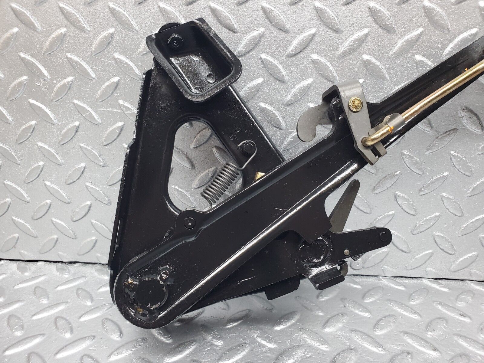 45832 Mercedes-Benz W126 420SE Handbrake Regulator